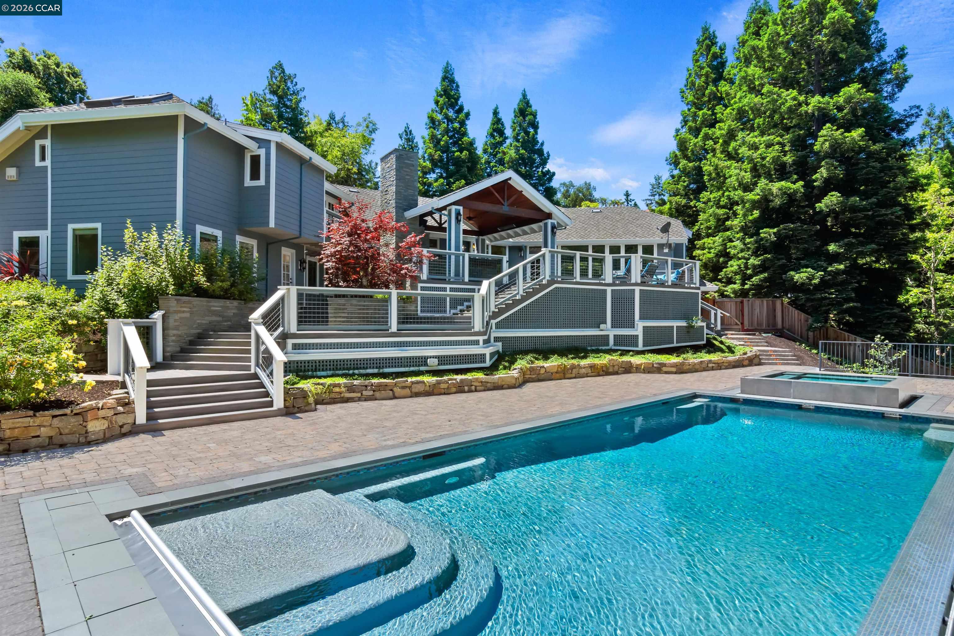 2324 Saddleback Dr