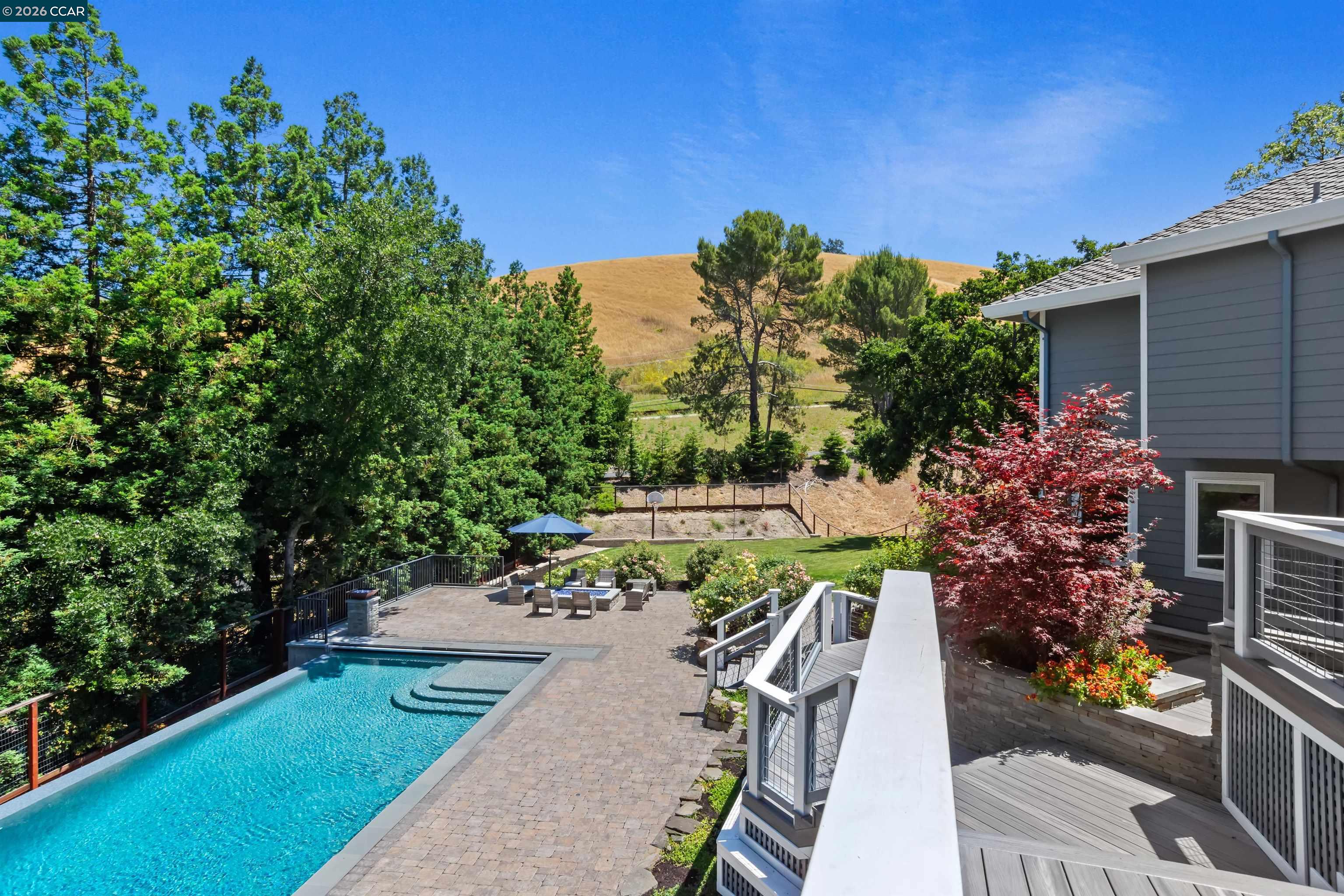 2324 Saddleback Dr