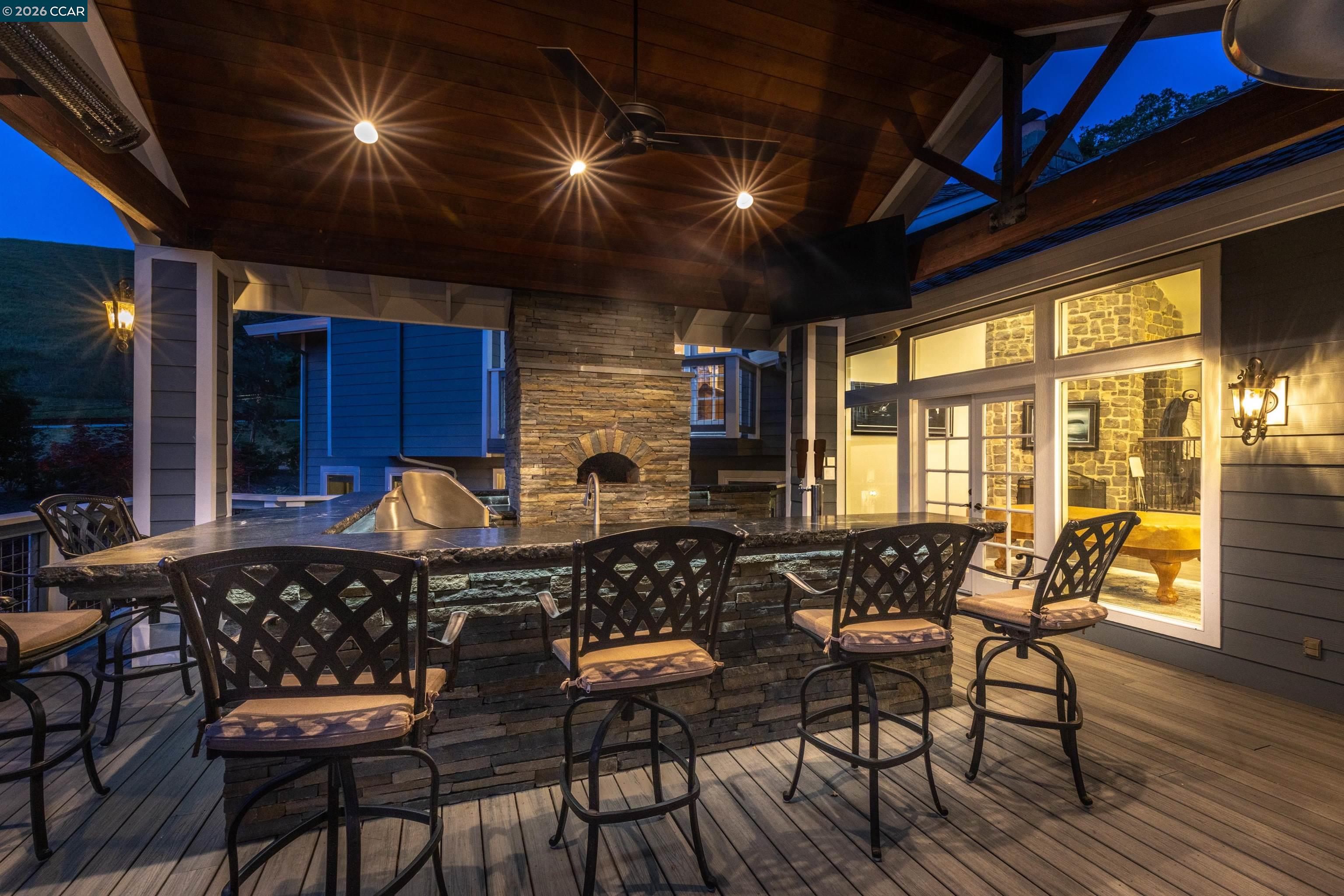 2324 Saddleback Dr
