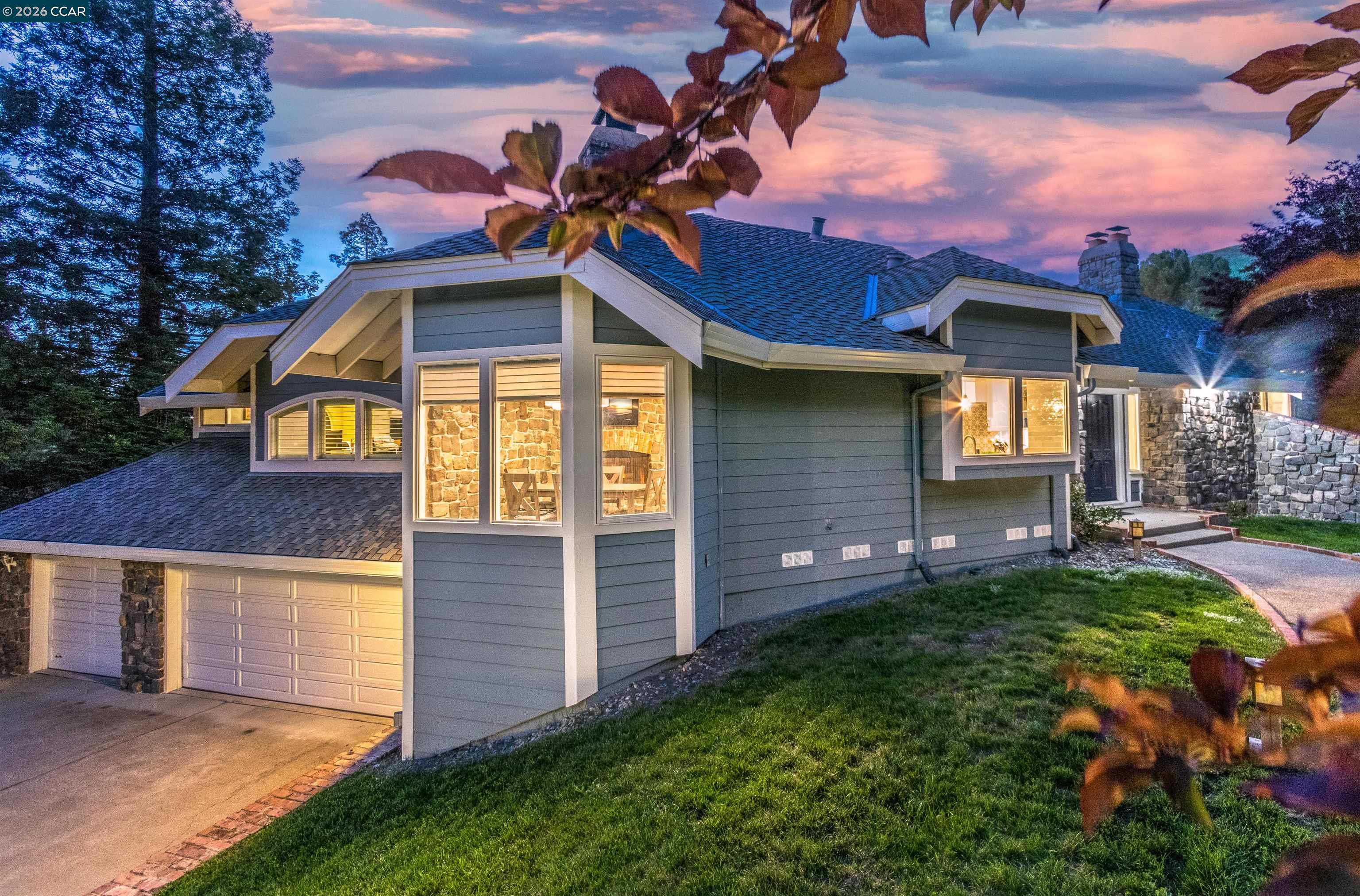2324 Saddleback Dr