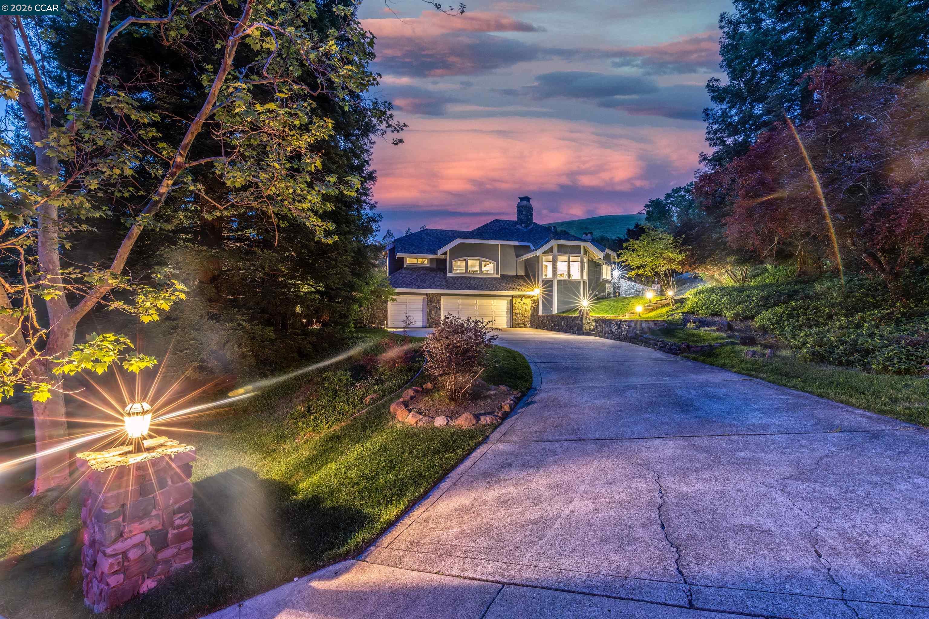 2324 Saddleback Dr