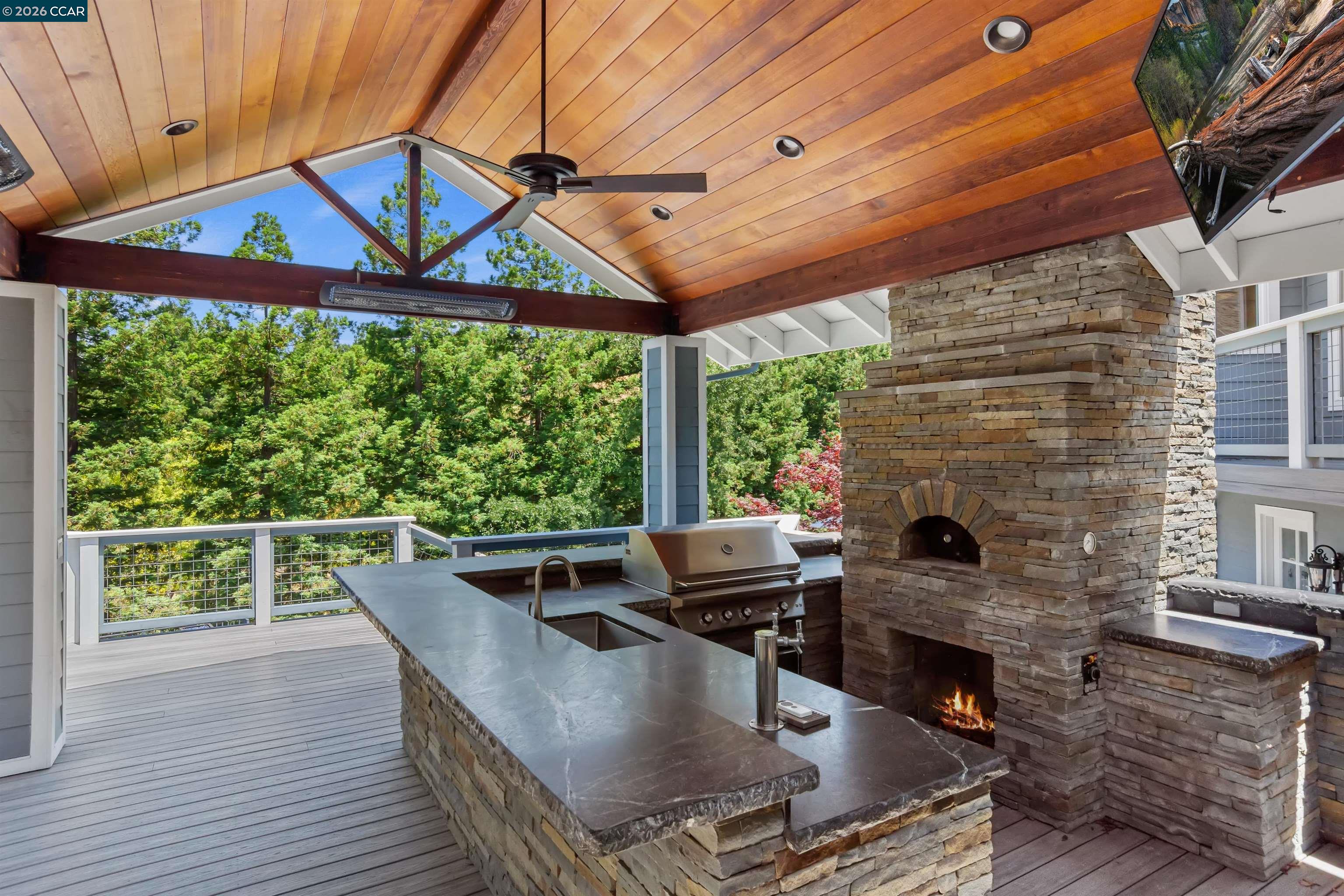 2324 Saddleback Dr