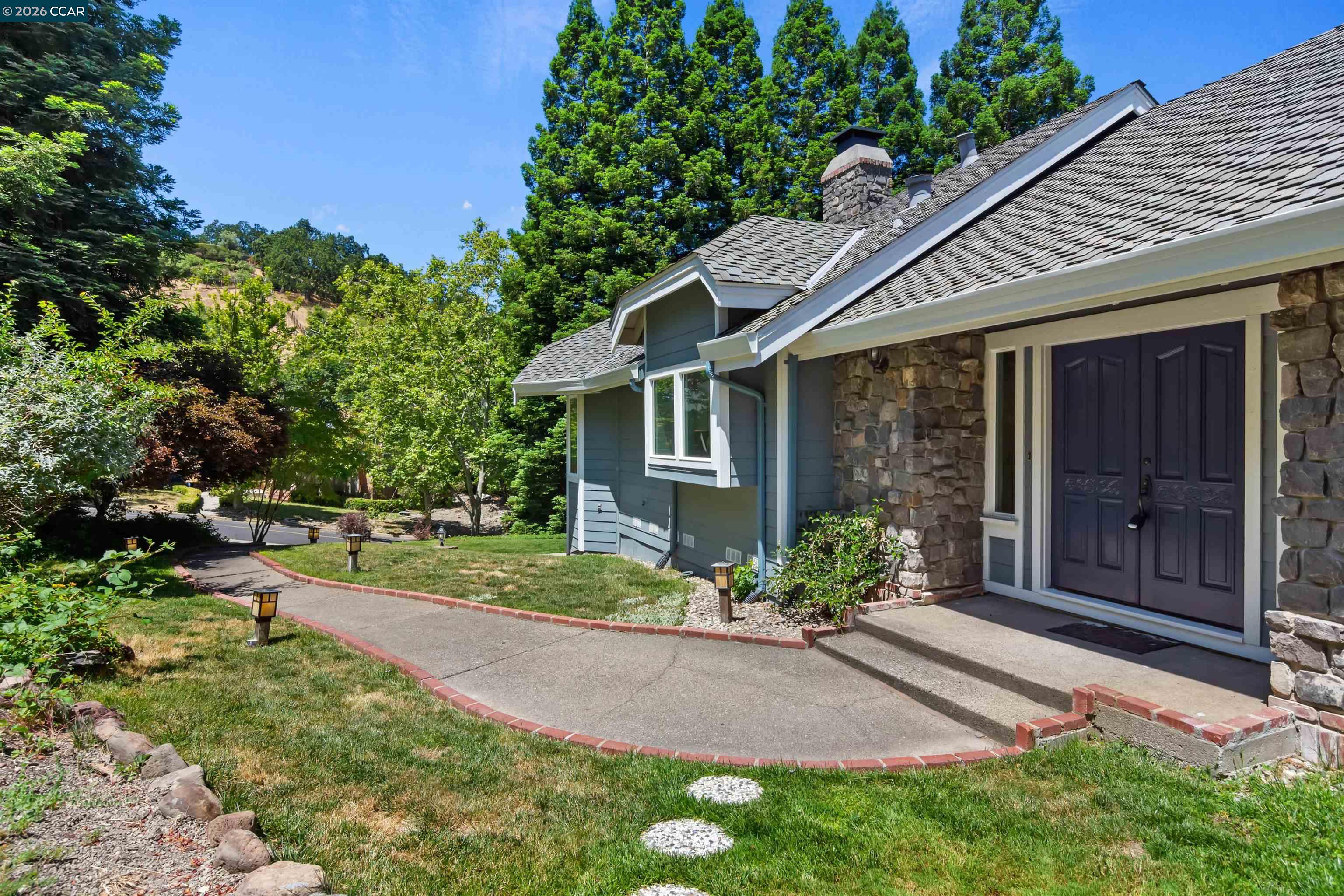 2324 Saddleback Dr