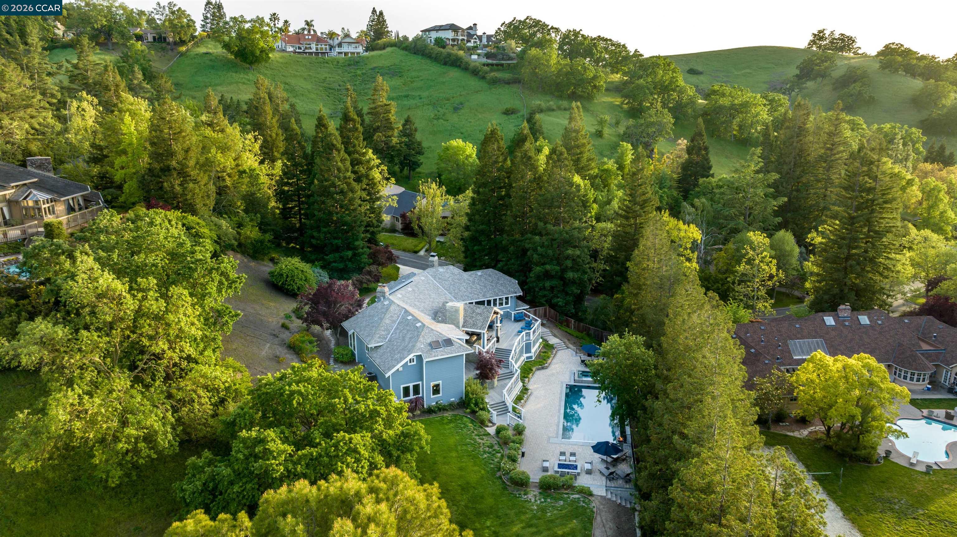 2324 Saddleback Dr
