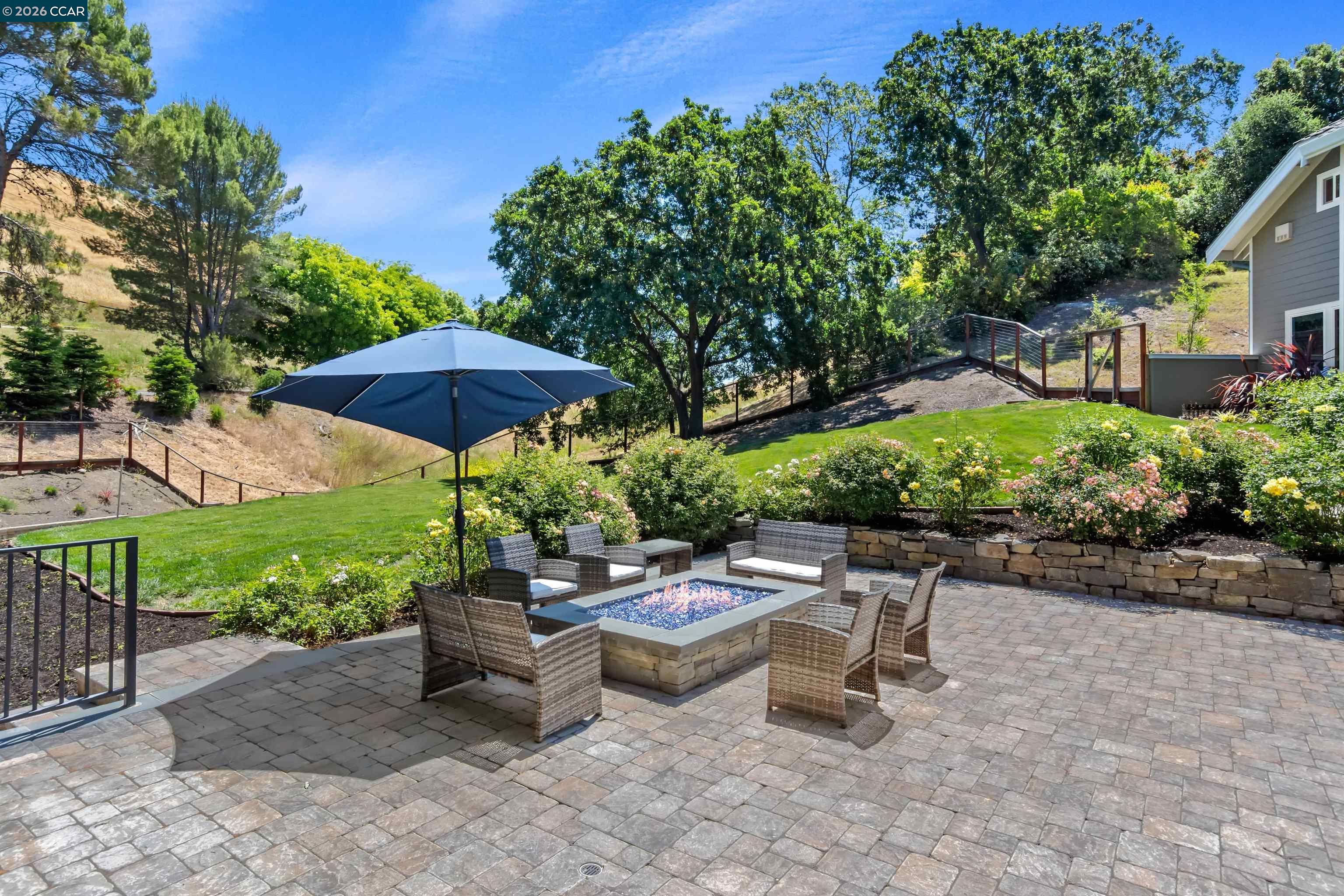 2324 Saddleback Dr