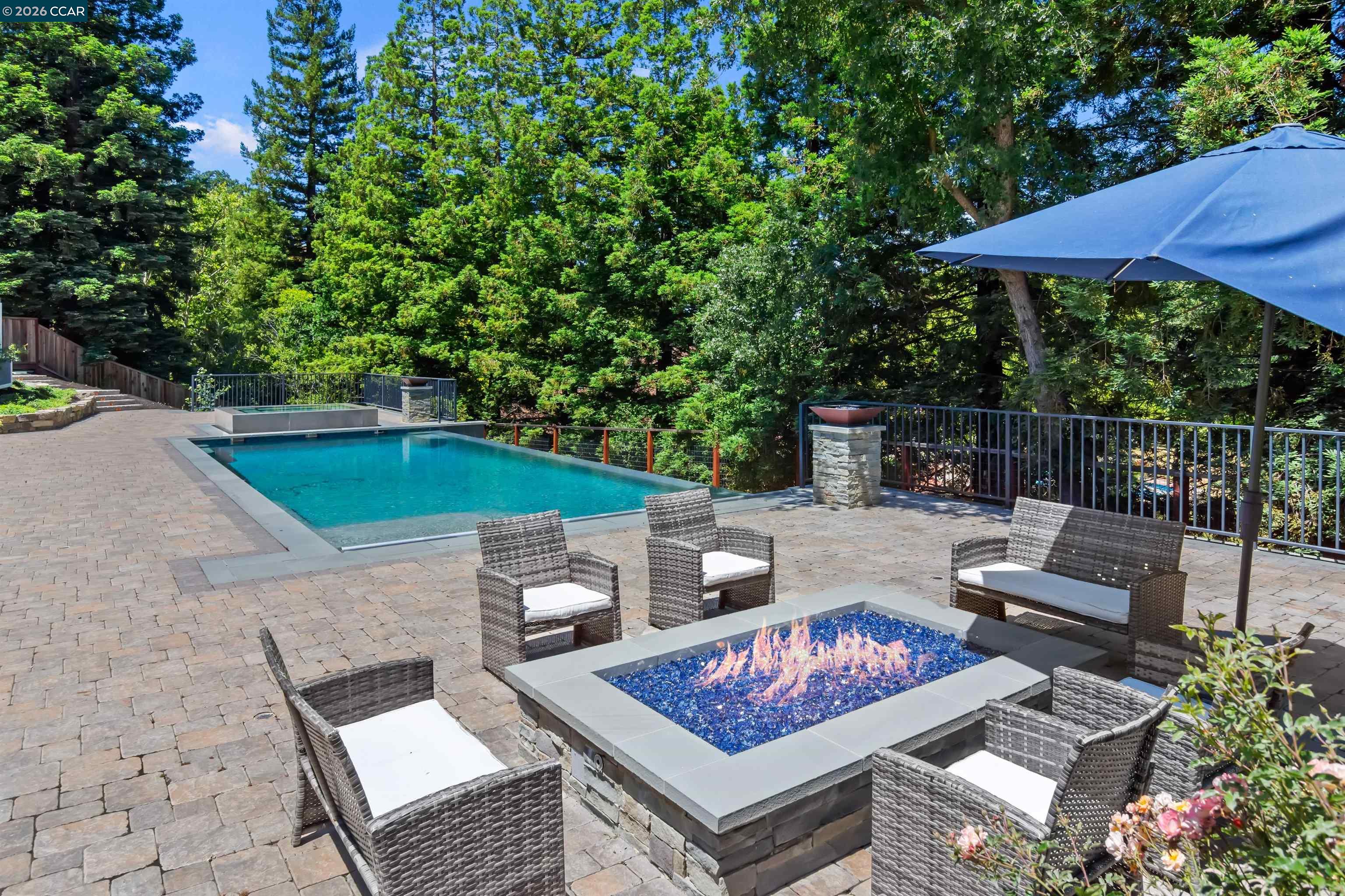 2324 Saddleback Dr