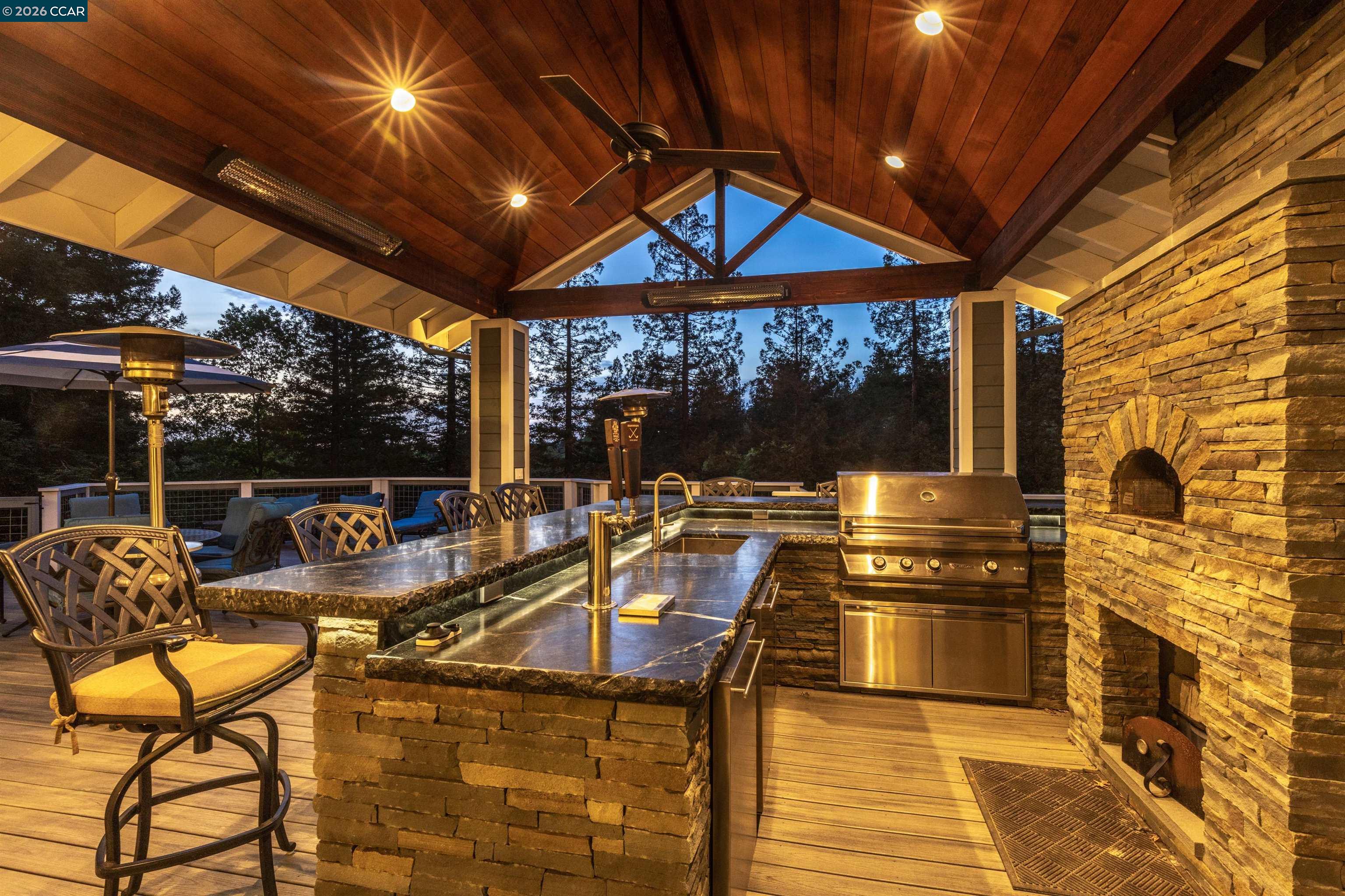 2324 Saddleback Dr