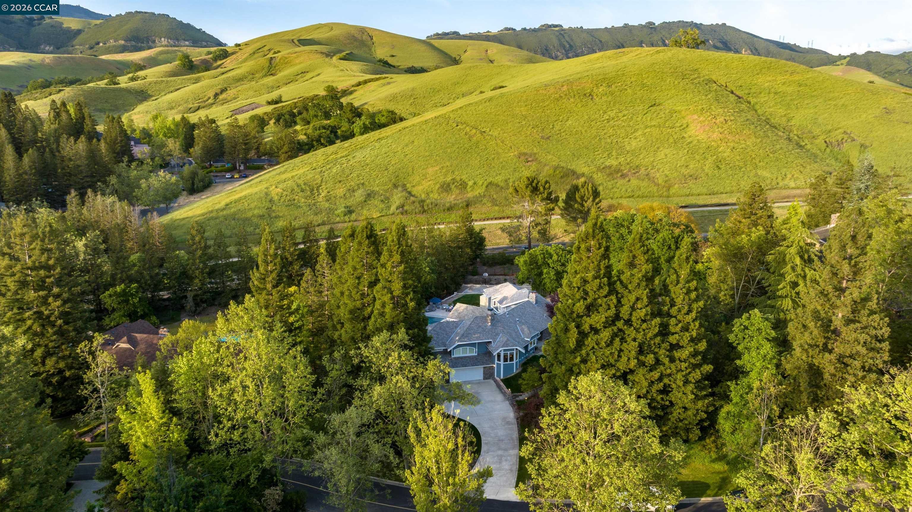 2324 Saddleback Dr