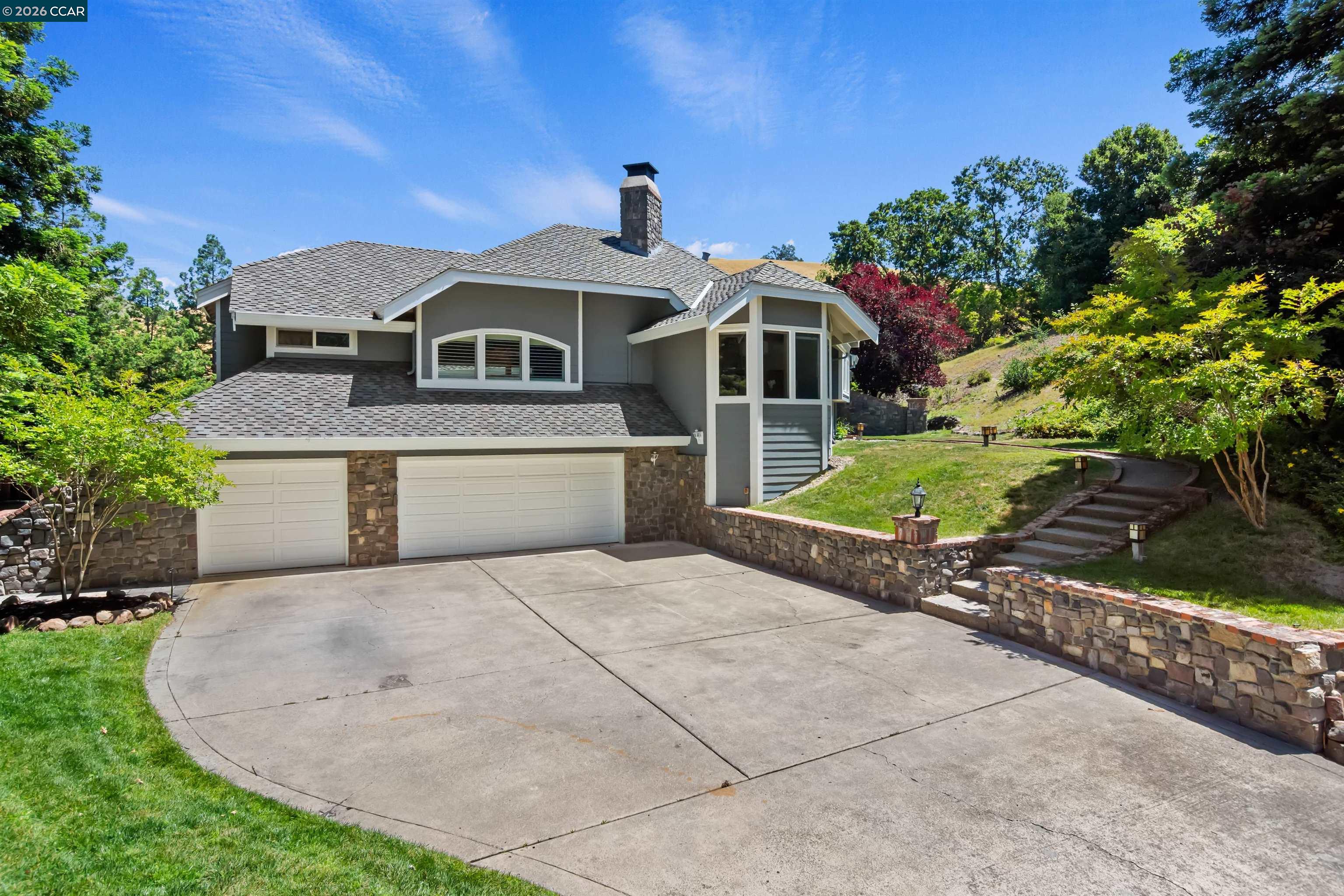 2324 Saddleback Dr