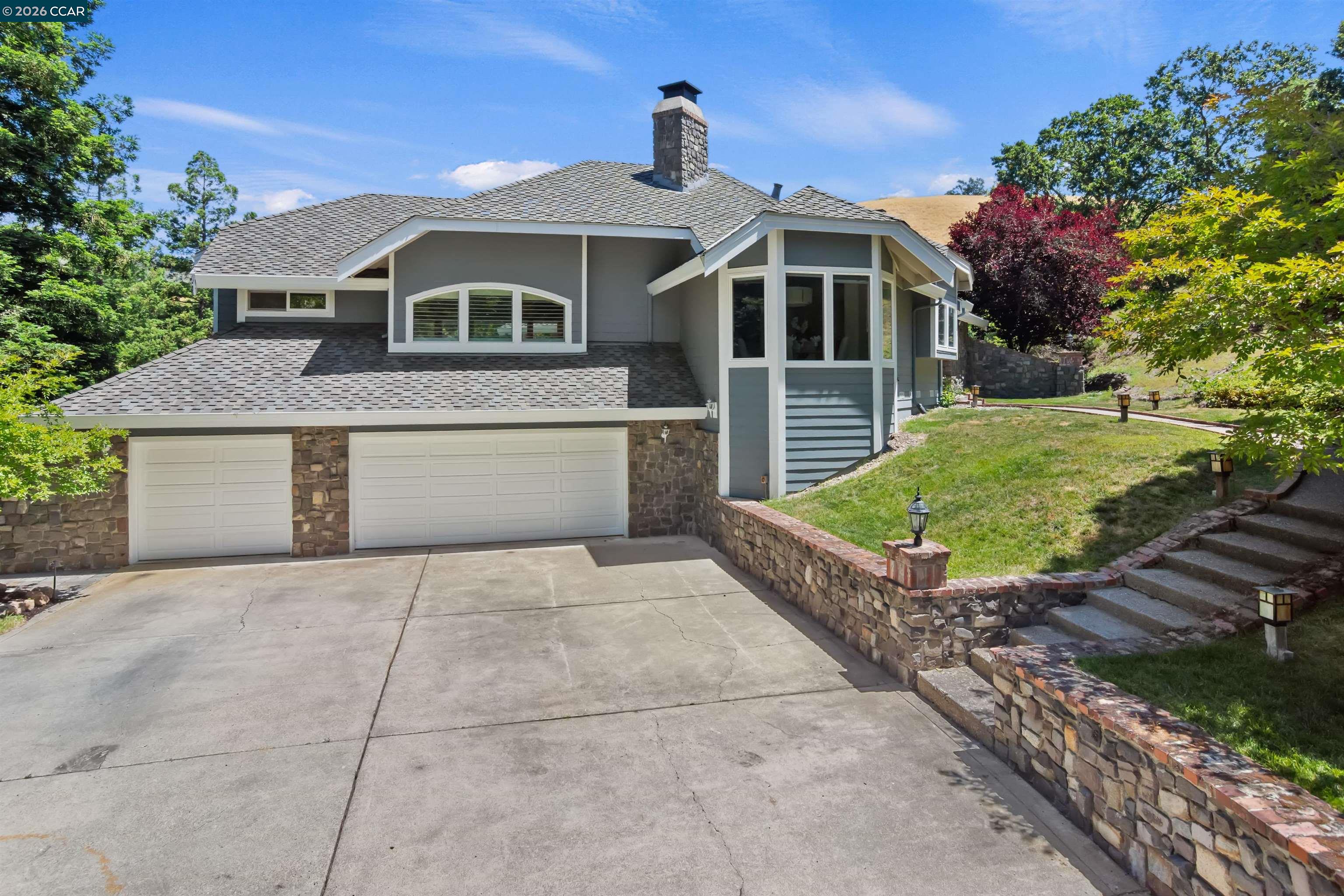 2324 Saddleback Dr