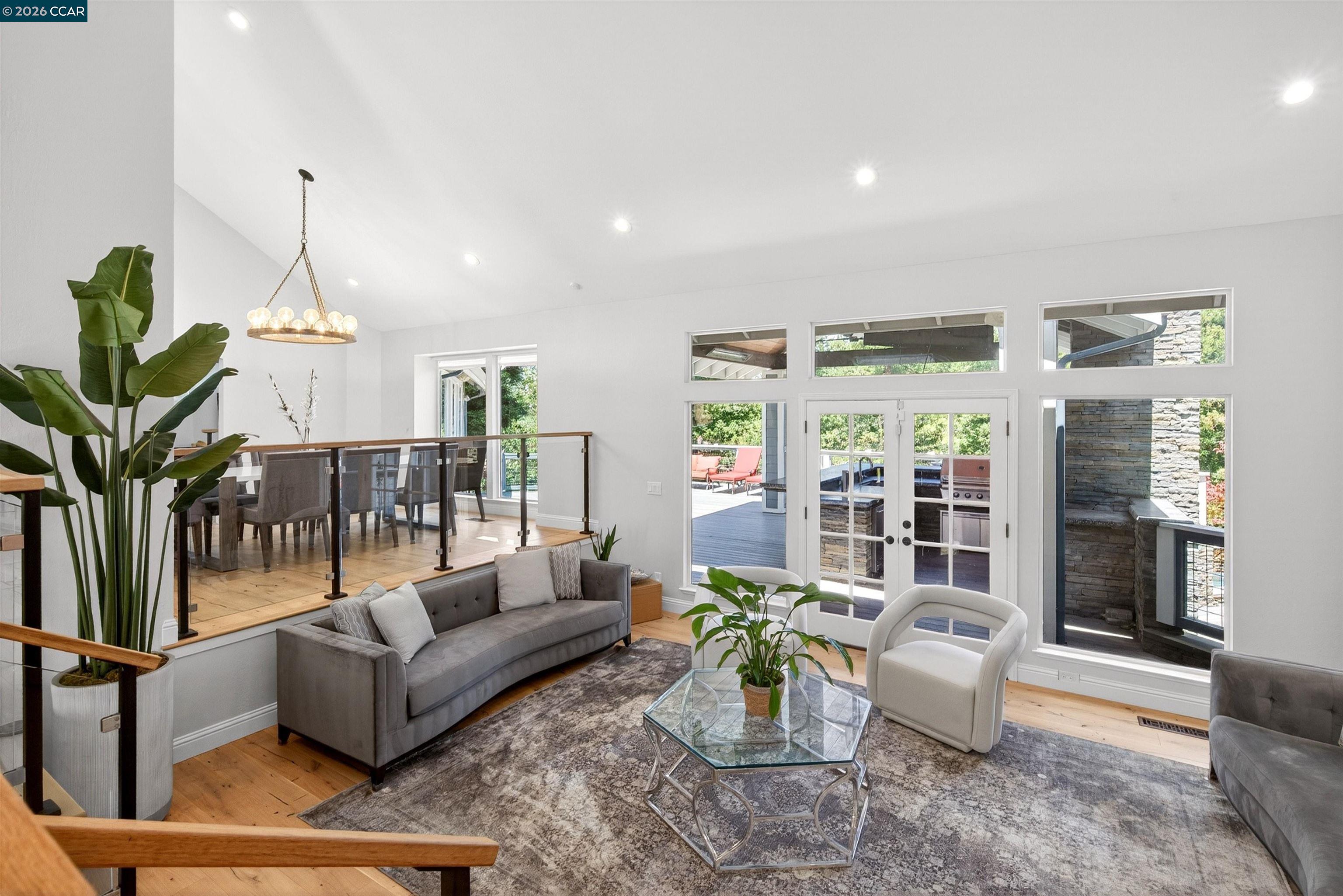 2324 Saddleback Dr