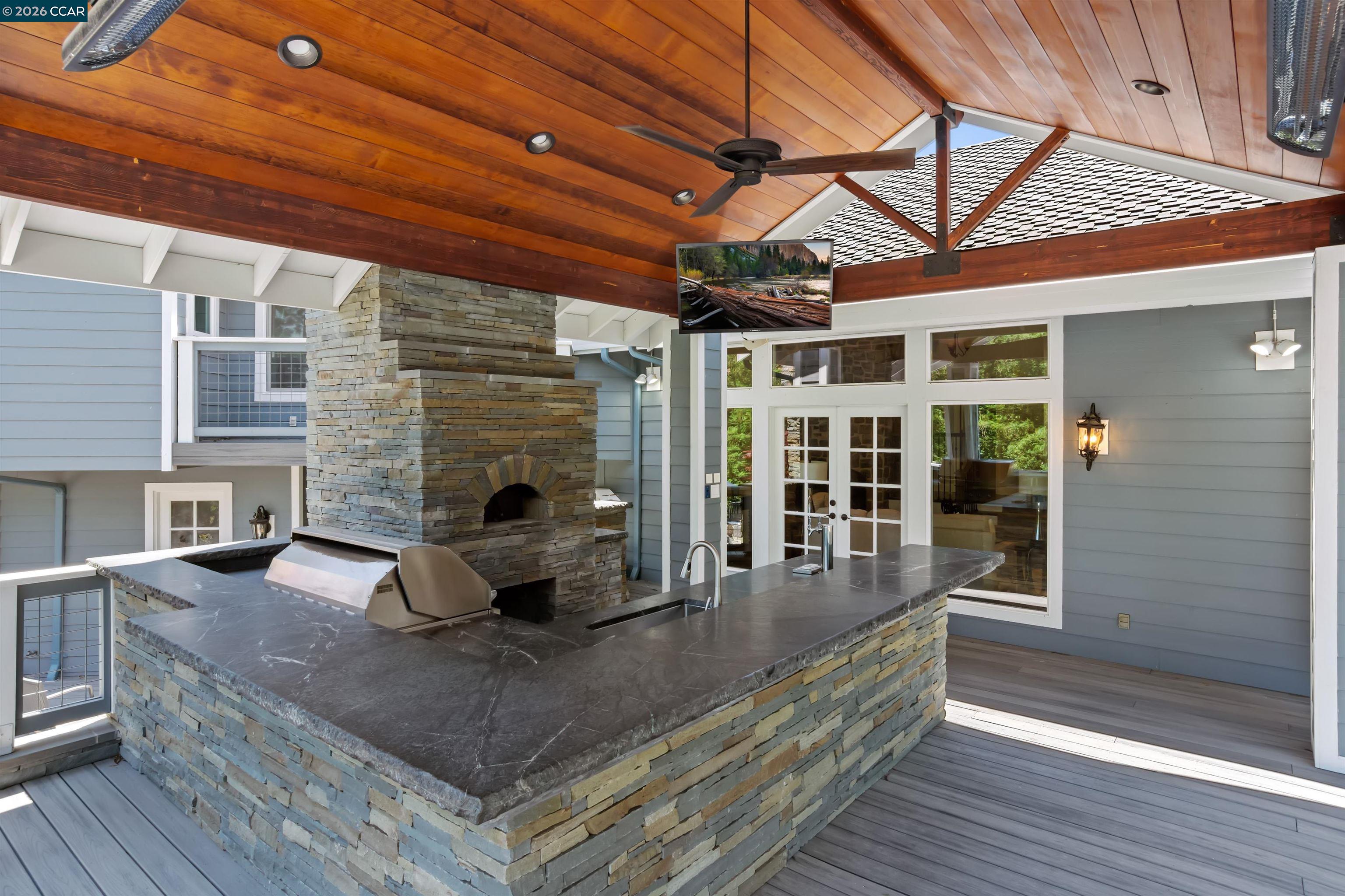 2324 Saddleback Dr