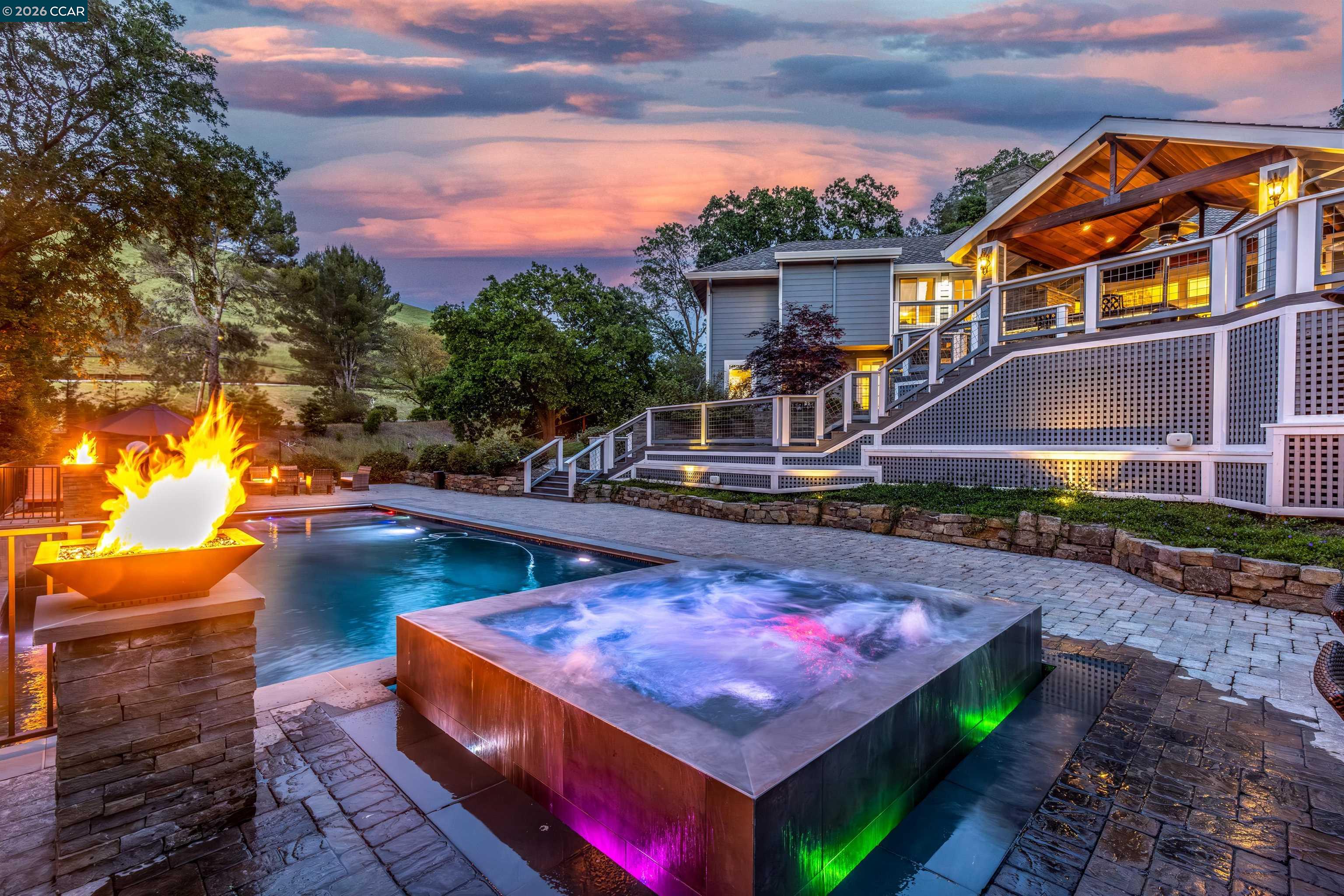 2324 Saddleback Dr