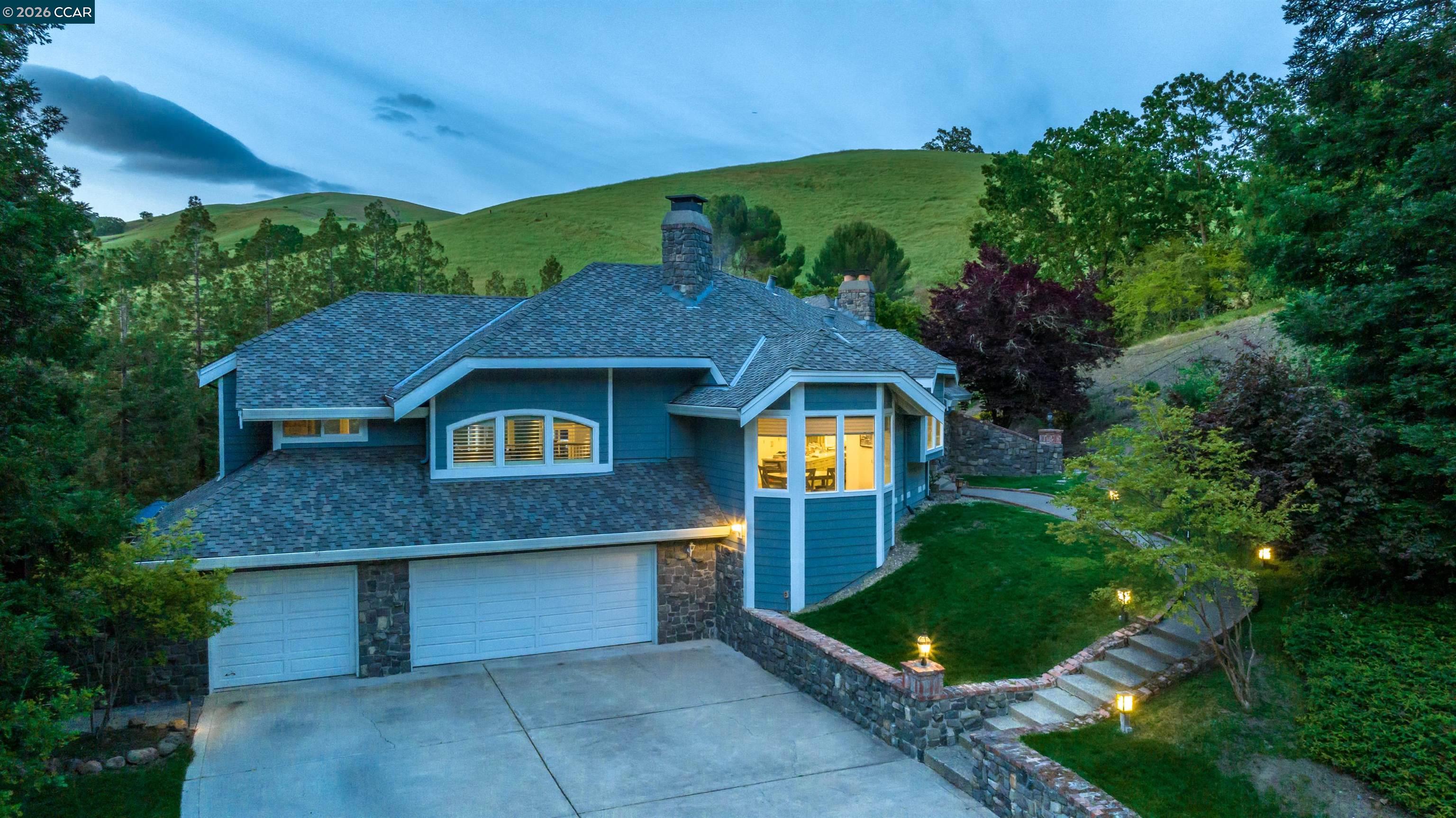 2324 Saddleback Dr