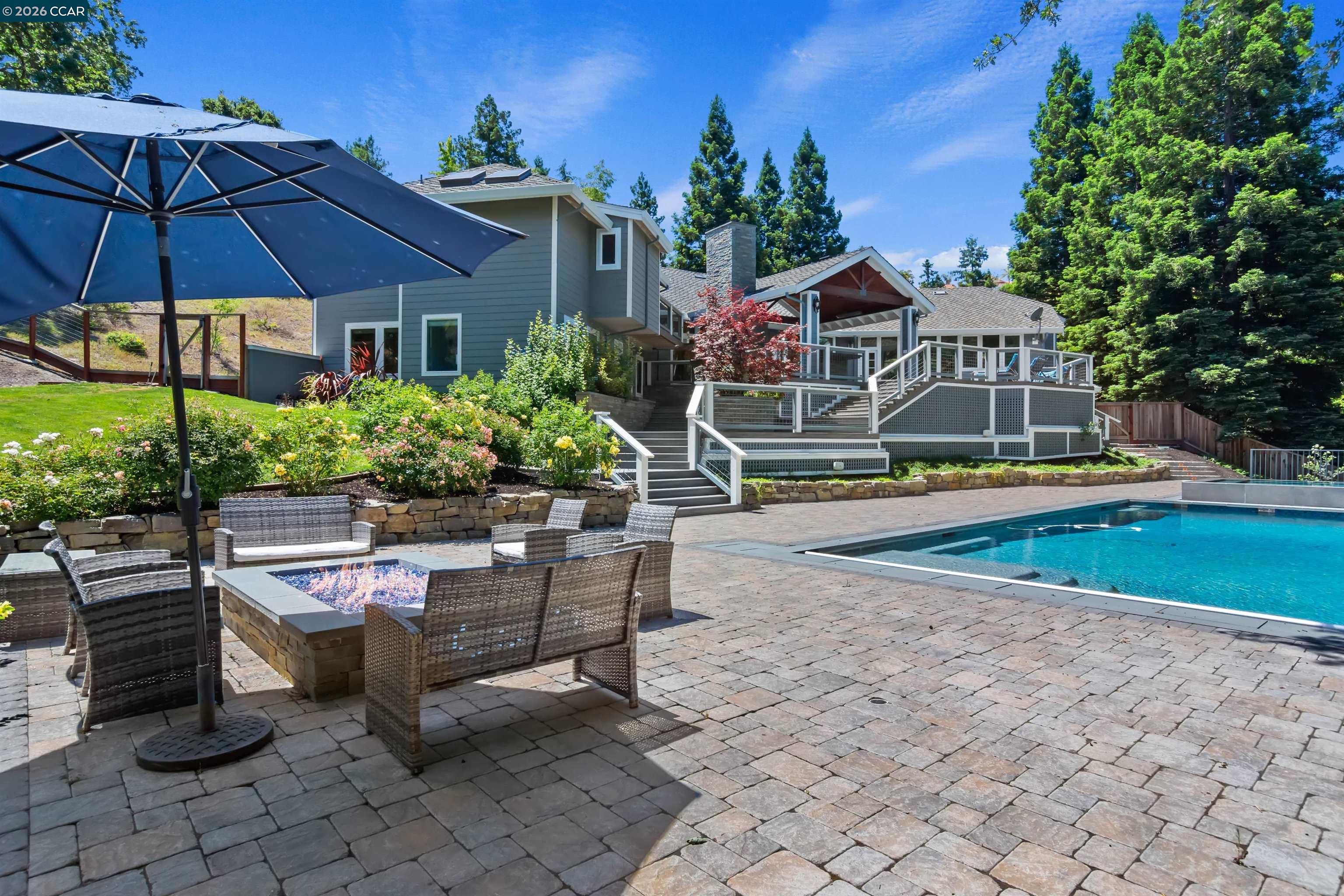 2324 Saddleback Dr