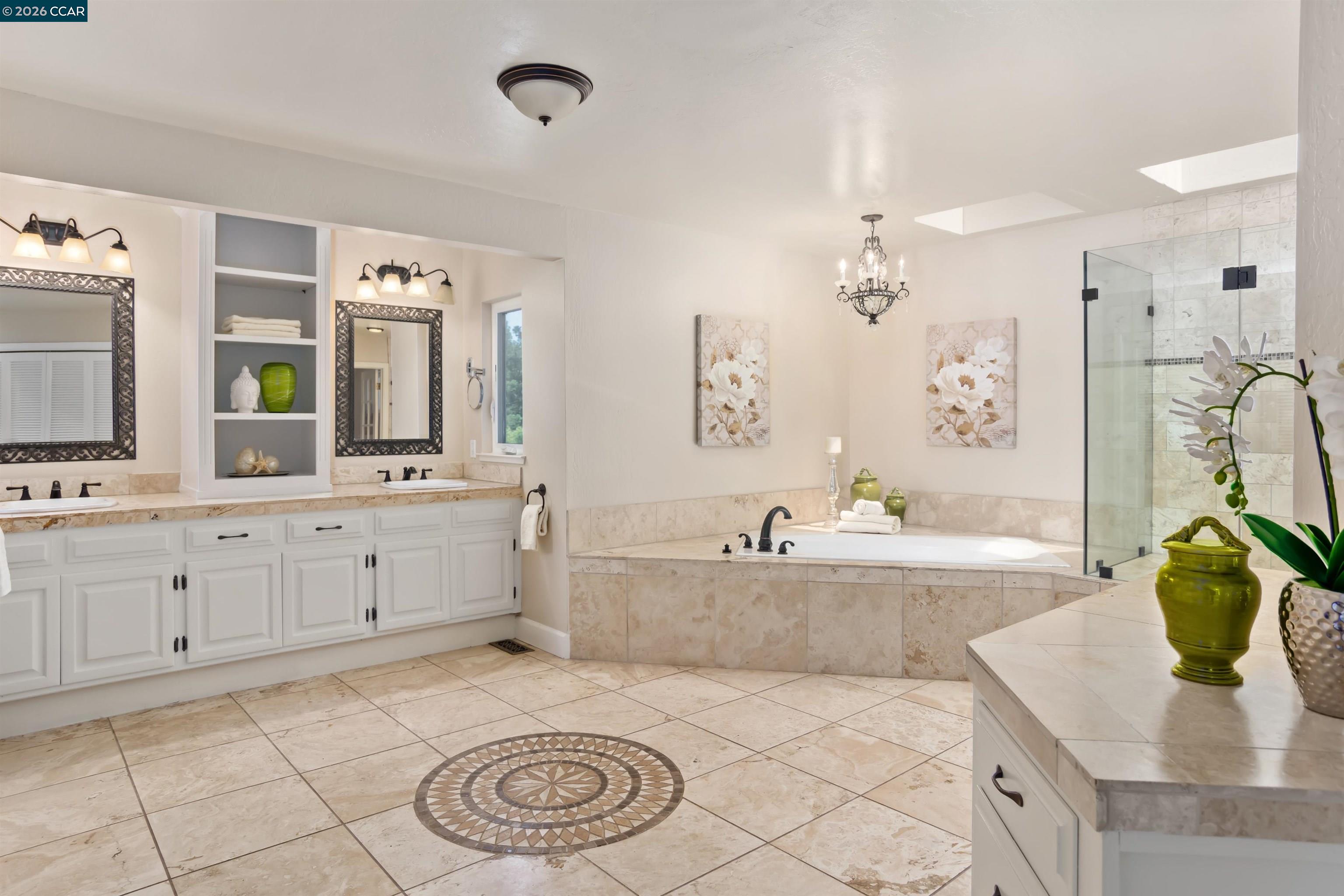 2324 Saddleback Dr
