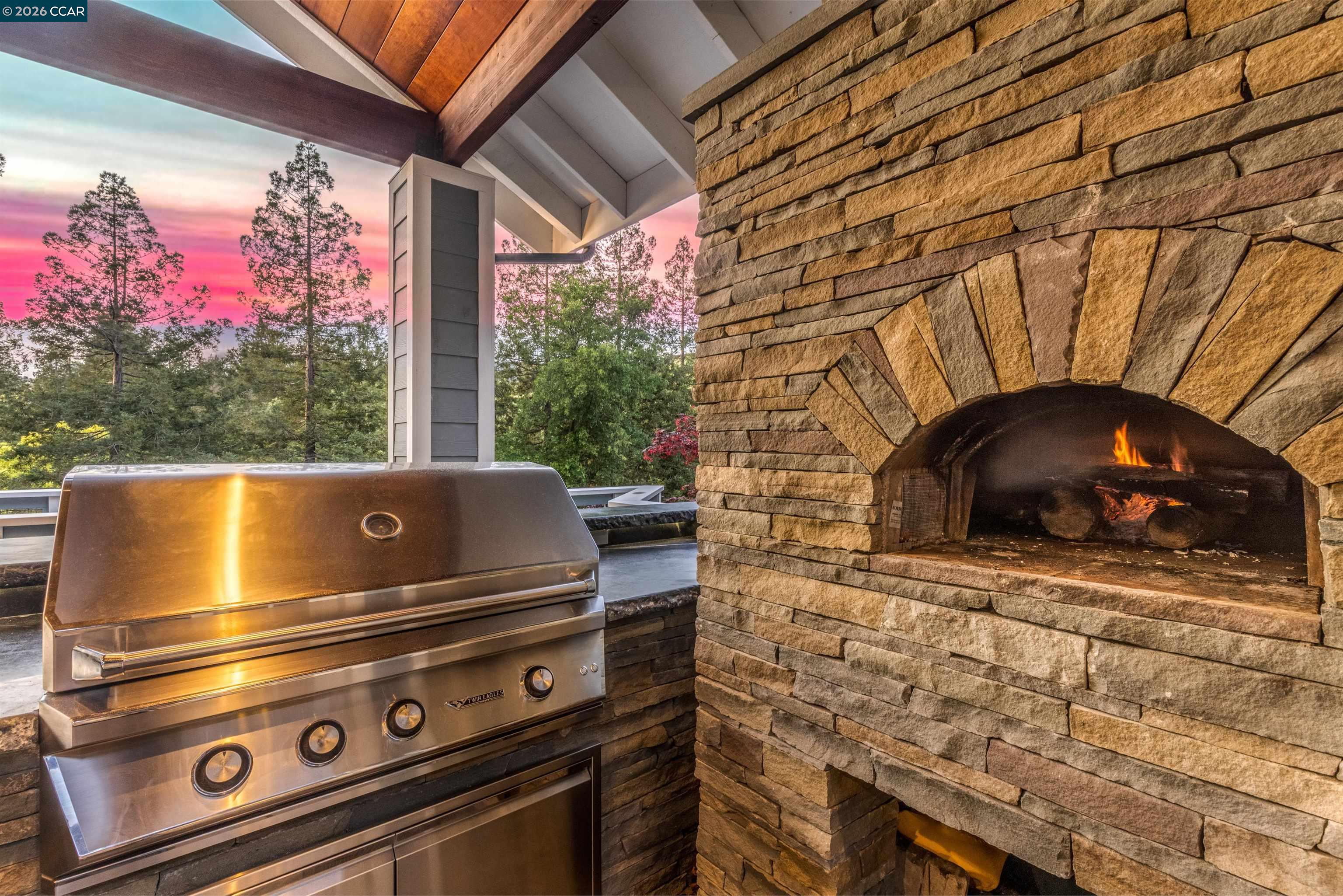 2324 Saddleback Dr