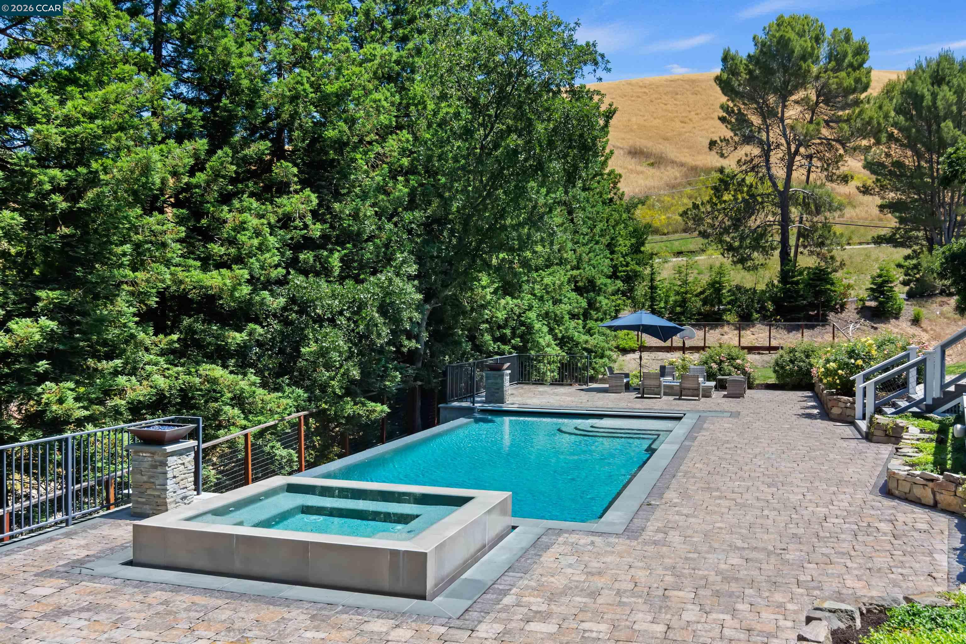 2324 Saddleback Dr