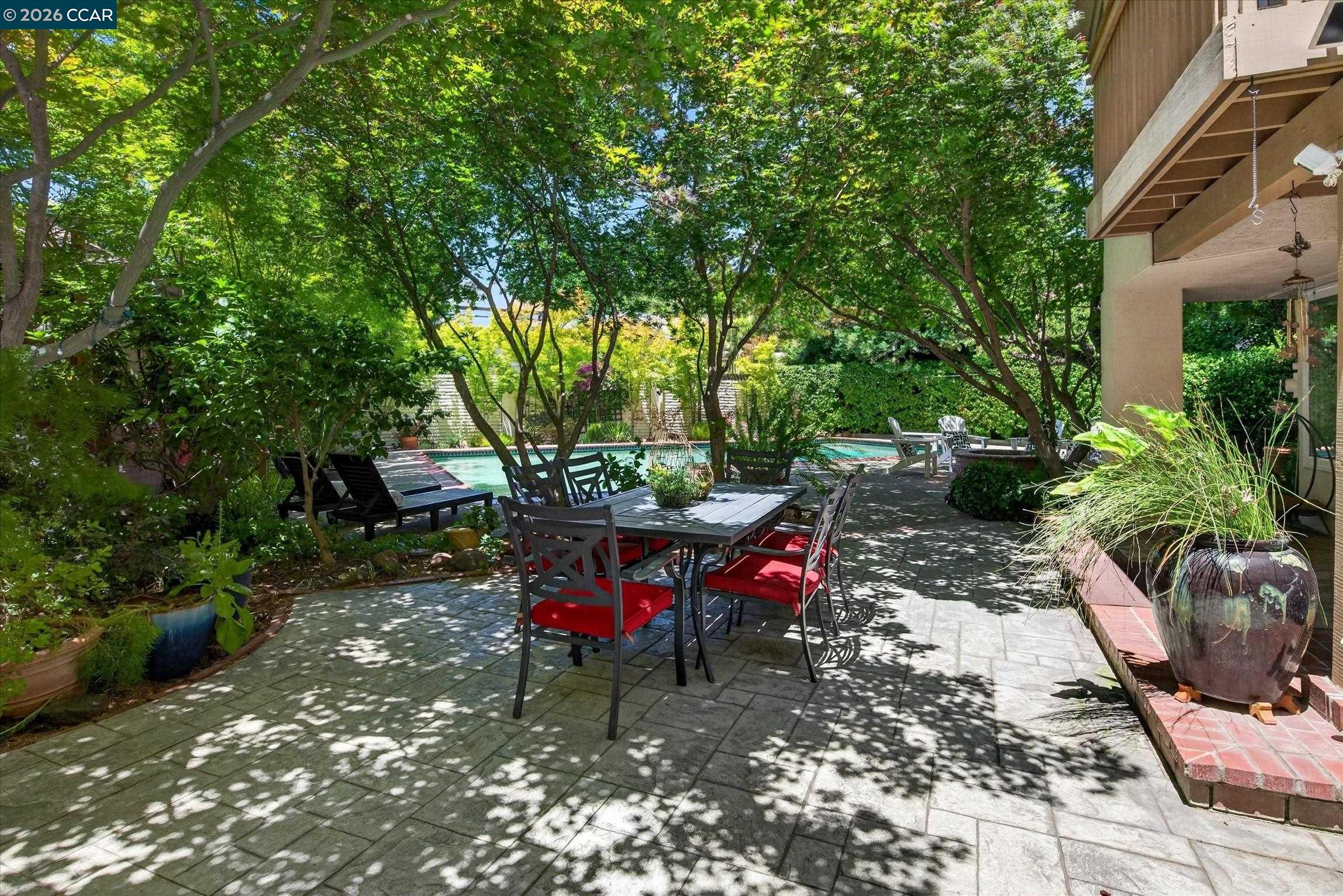 25 Lynnbrook Ct