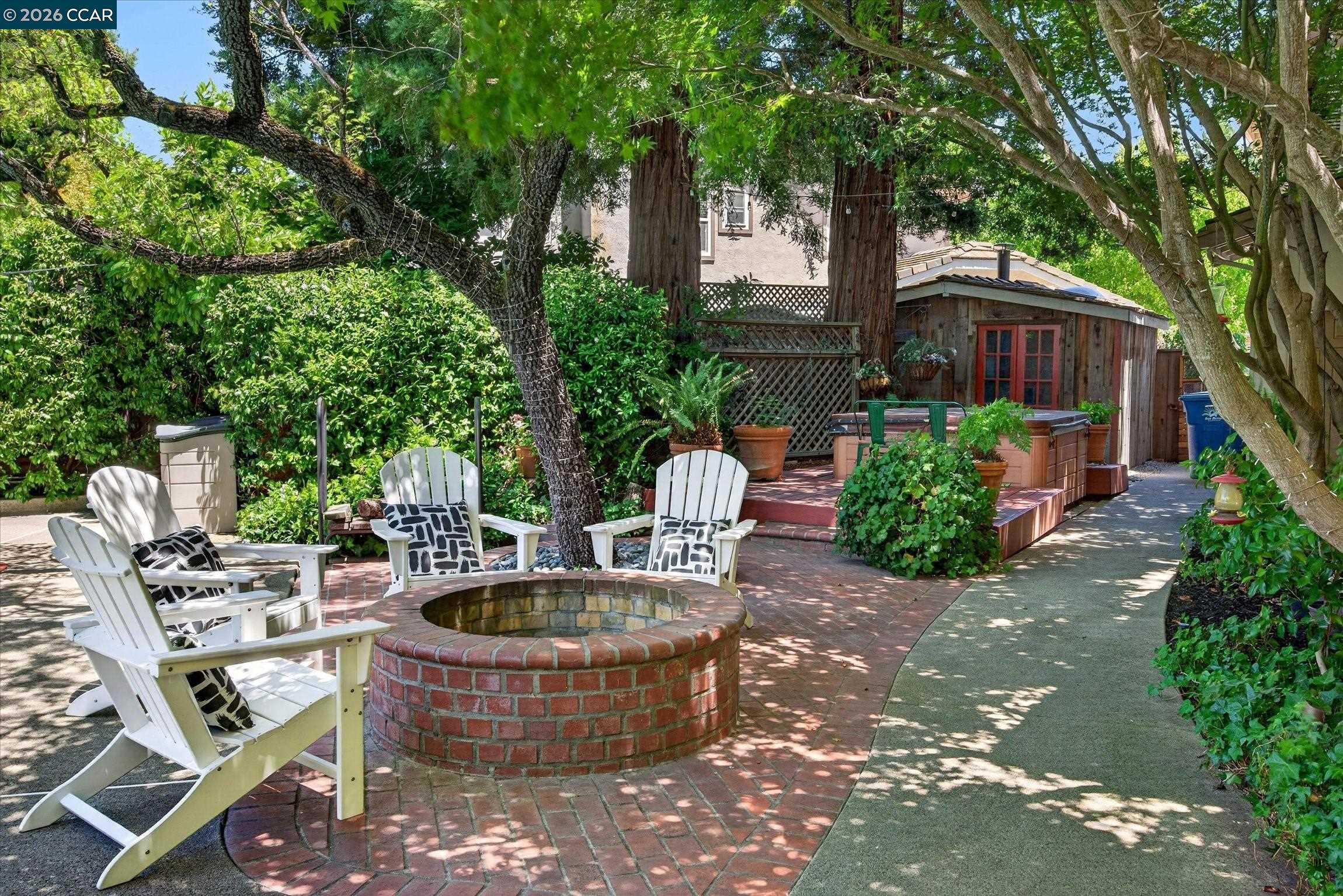 25 Lynnbrook Ct