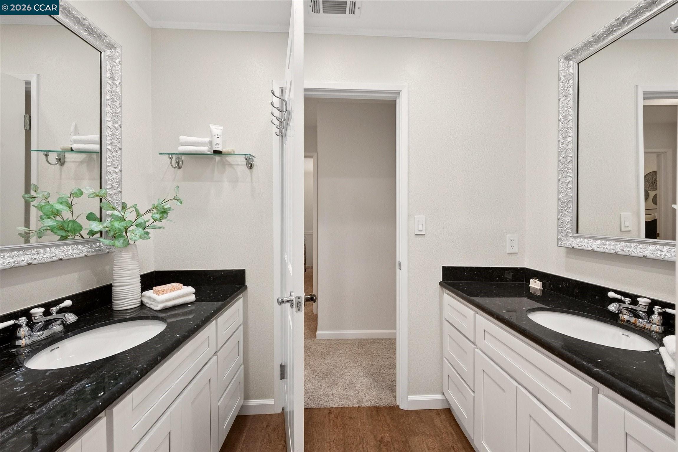 25 Lynnbrook Ct