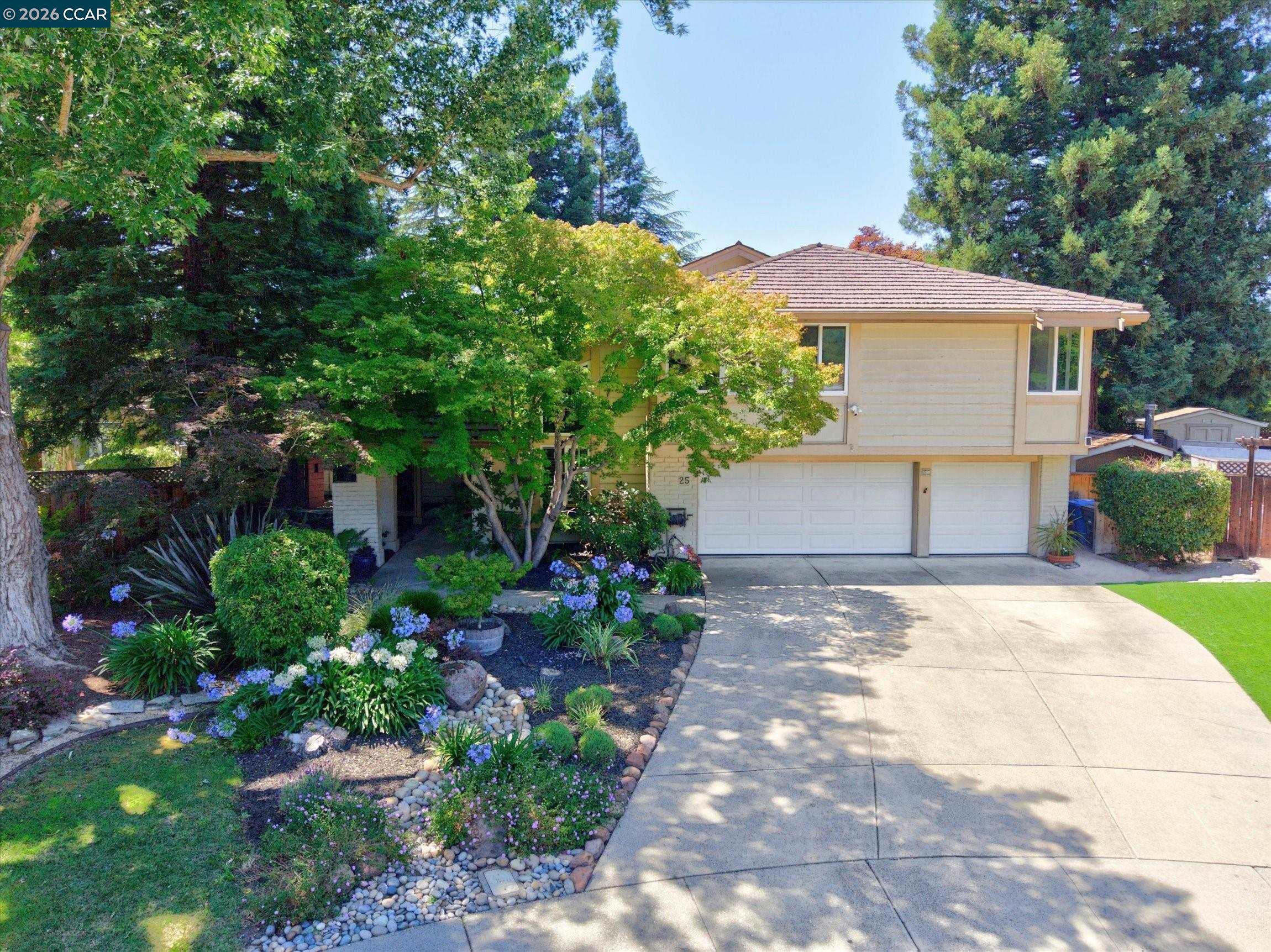 25 Lynnbrook Ct