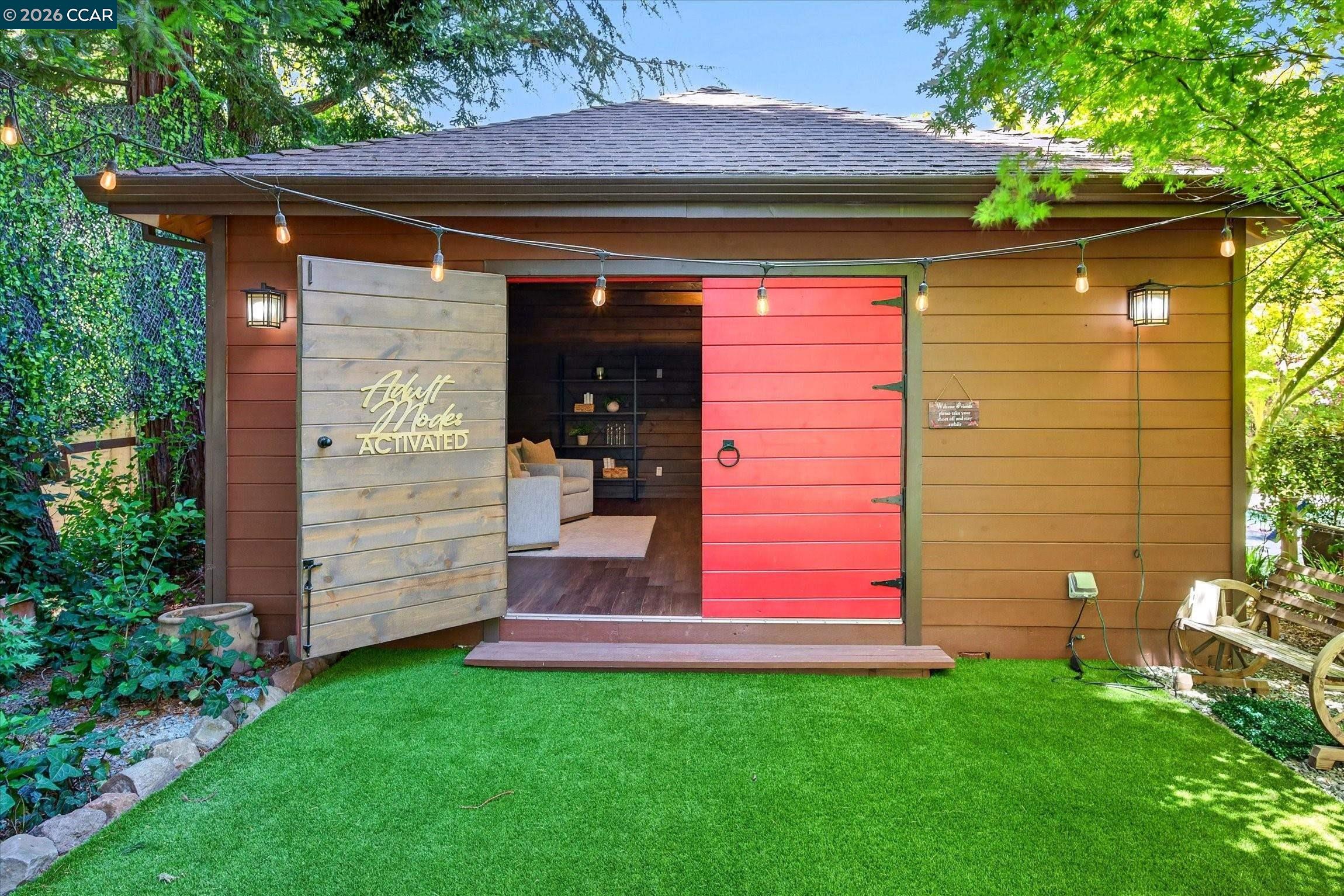 25 Lynnbrook Ct