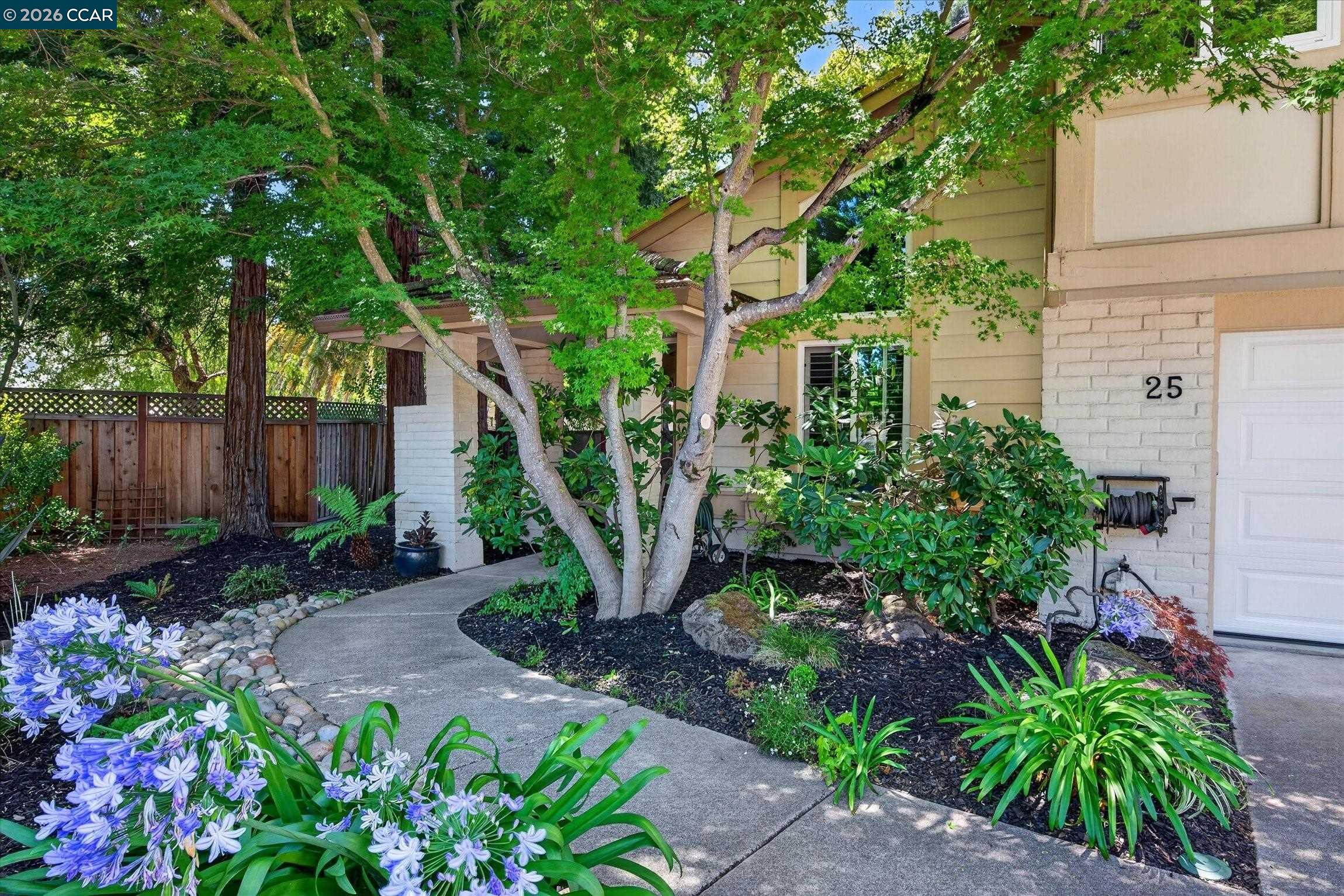 25 Lynnbrook Ct