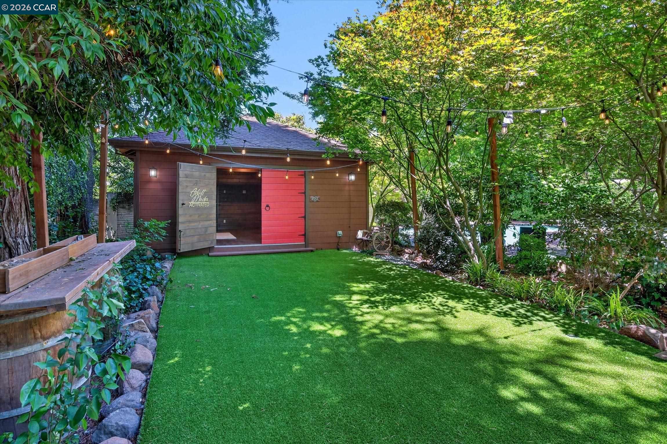 25 Lynnbrook Ct