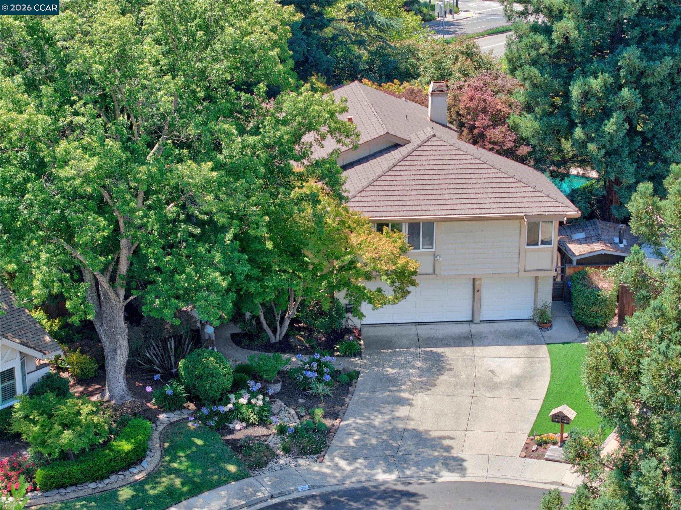 25 Lynnbrook Ct