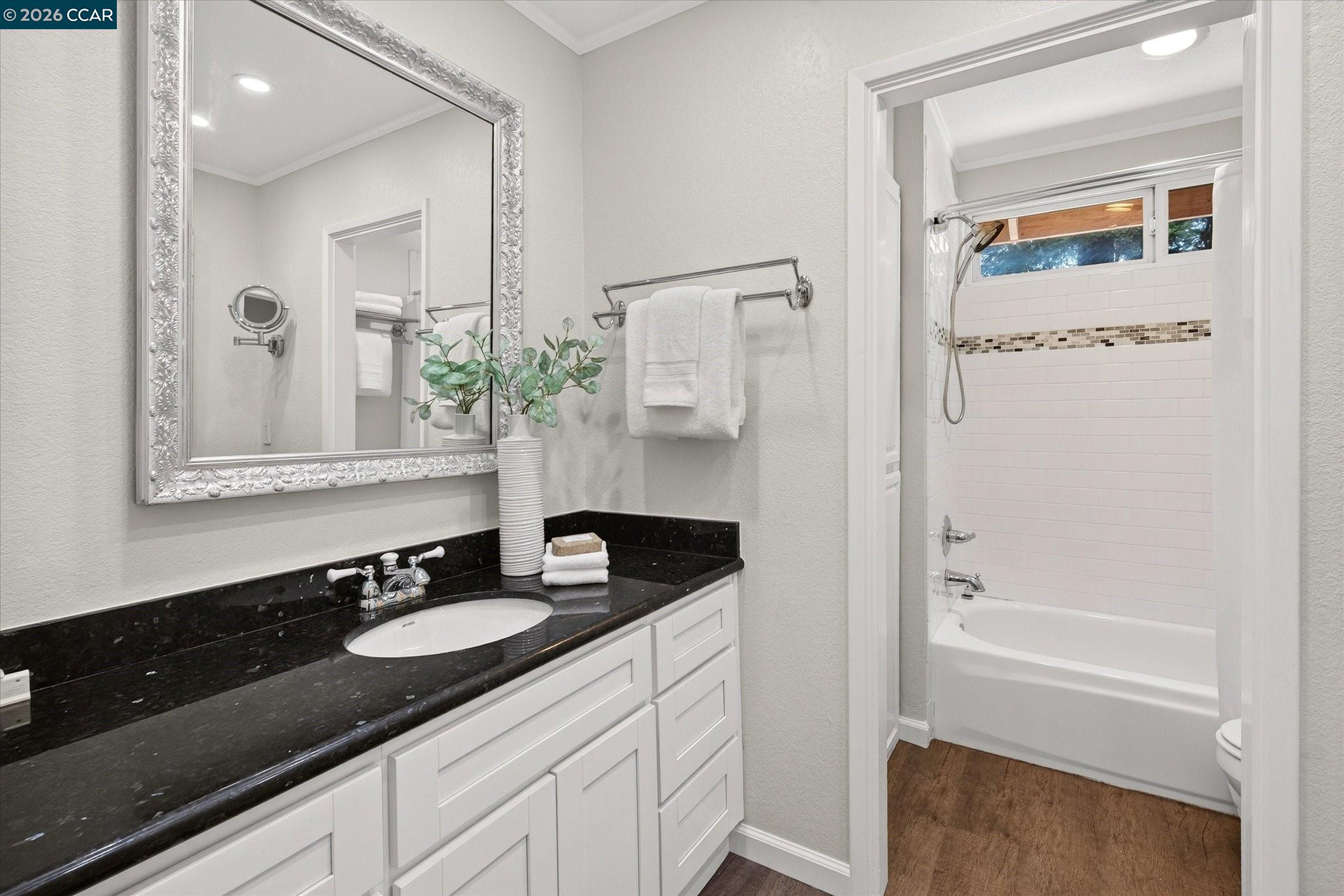 25 Lynnbrook Ct