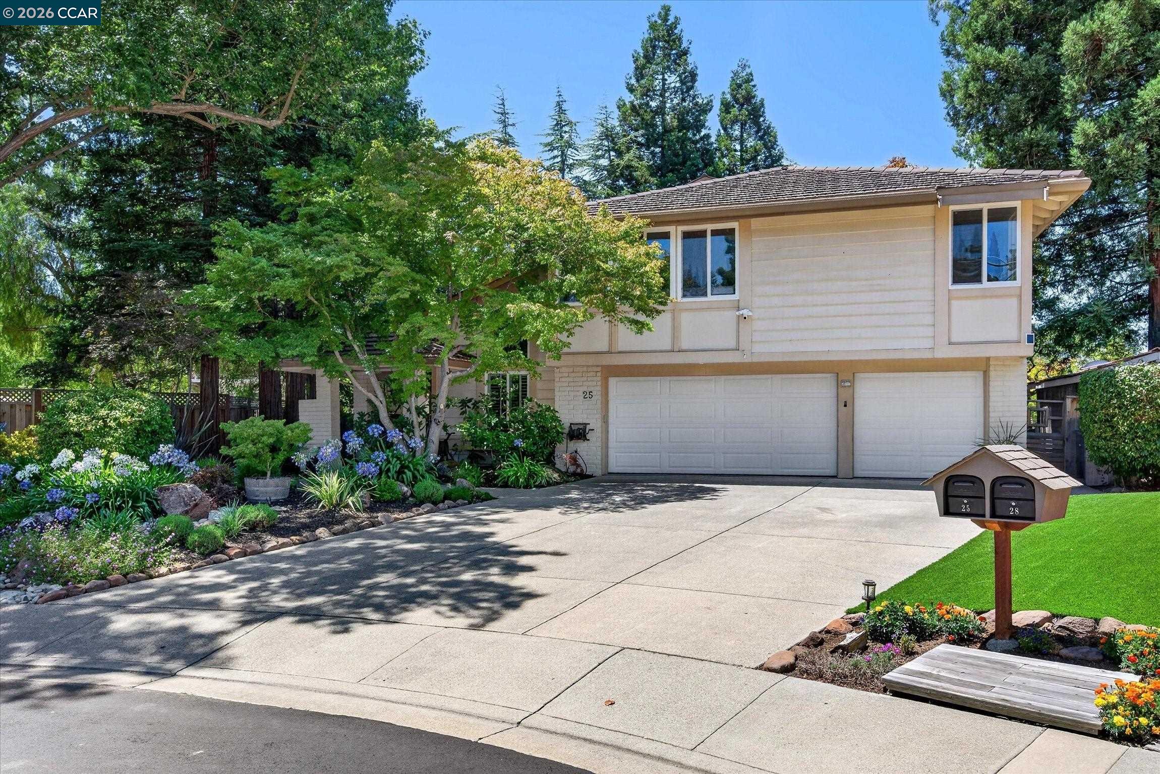 25 Lynnbrook Ct