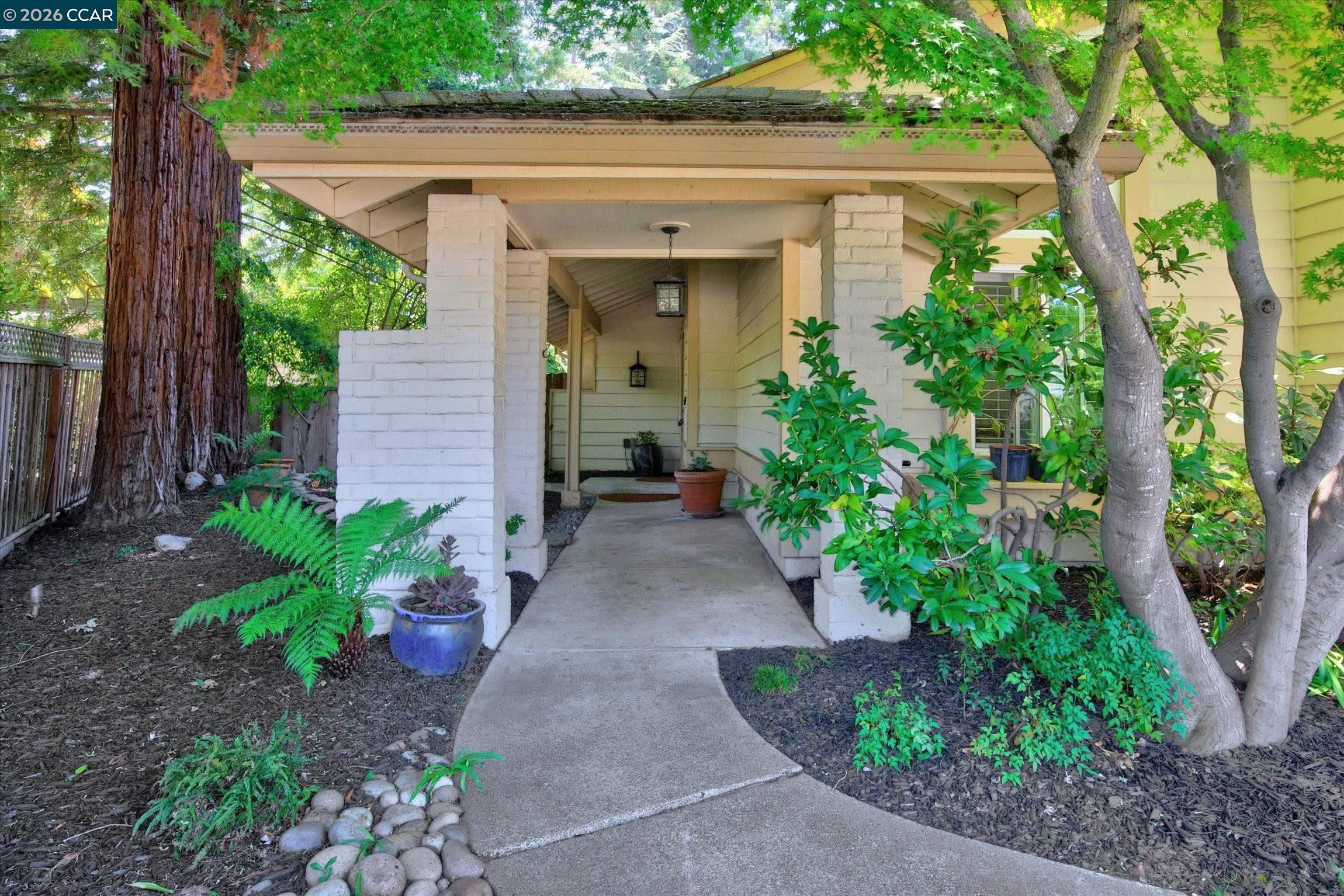 25 Lynnbrook Ct