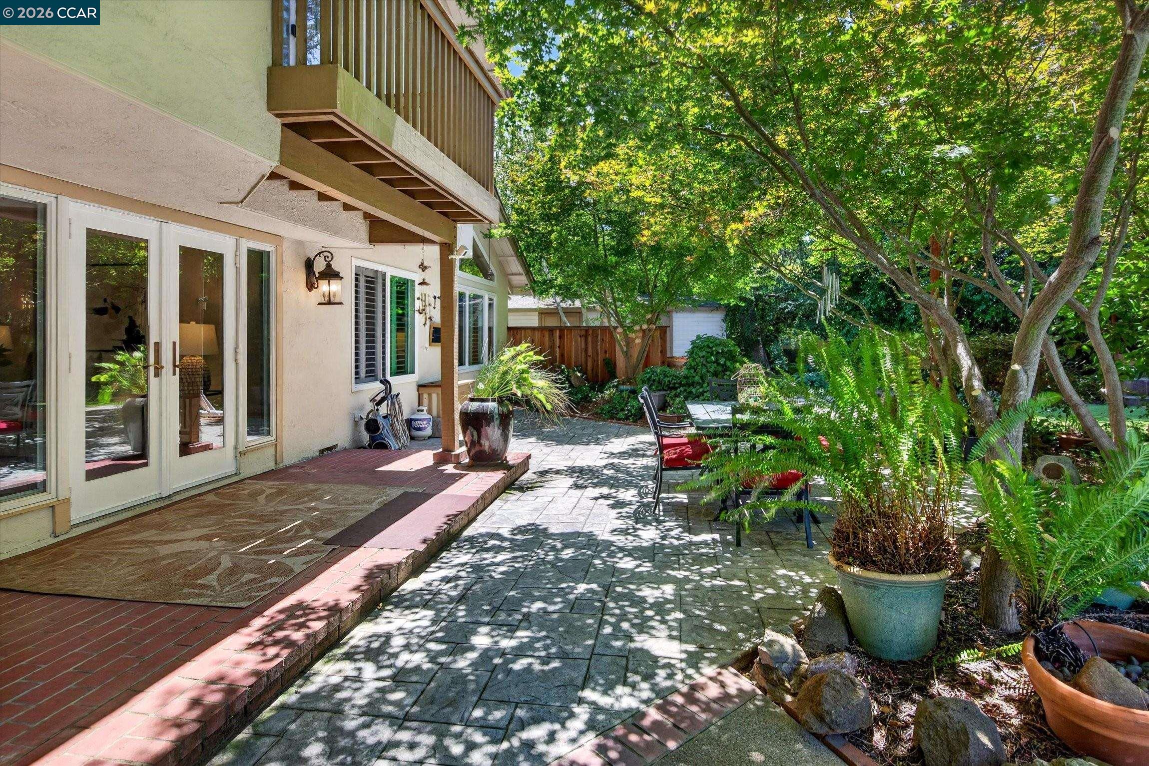 25 Lynnbrook Ct