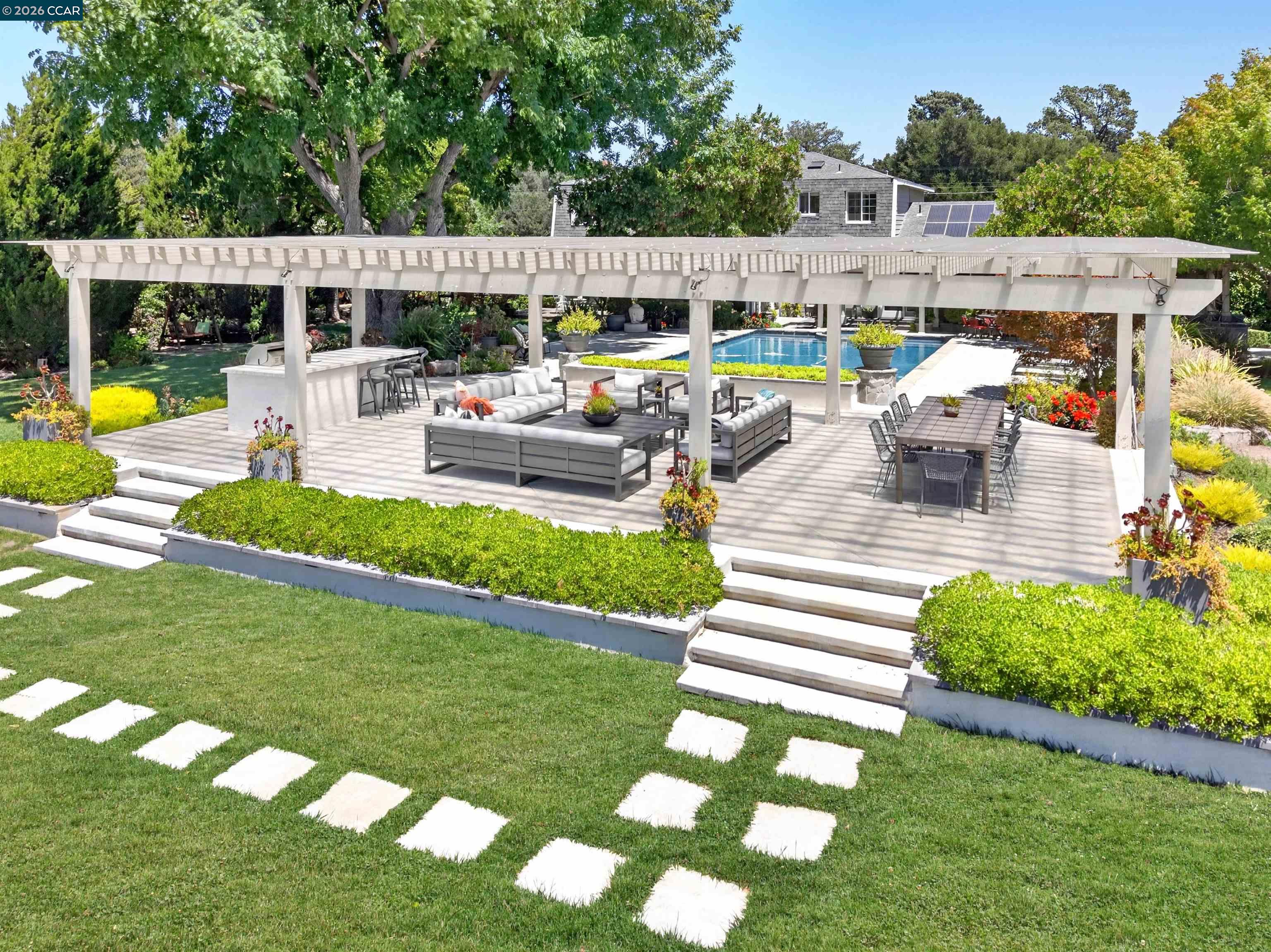 2207 Martin Ave