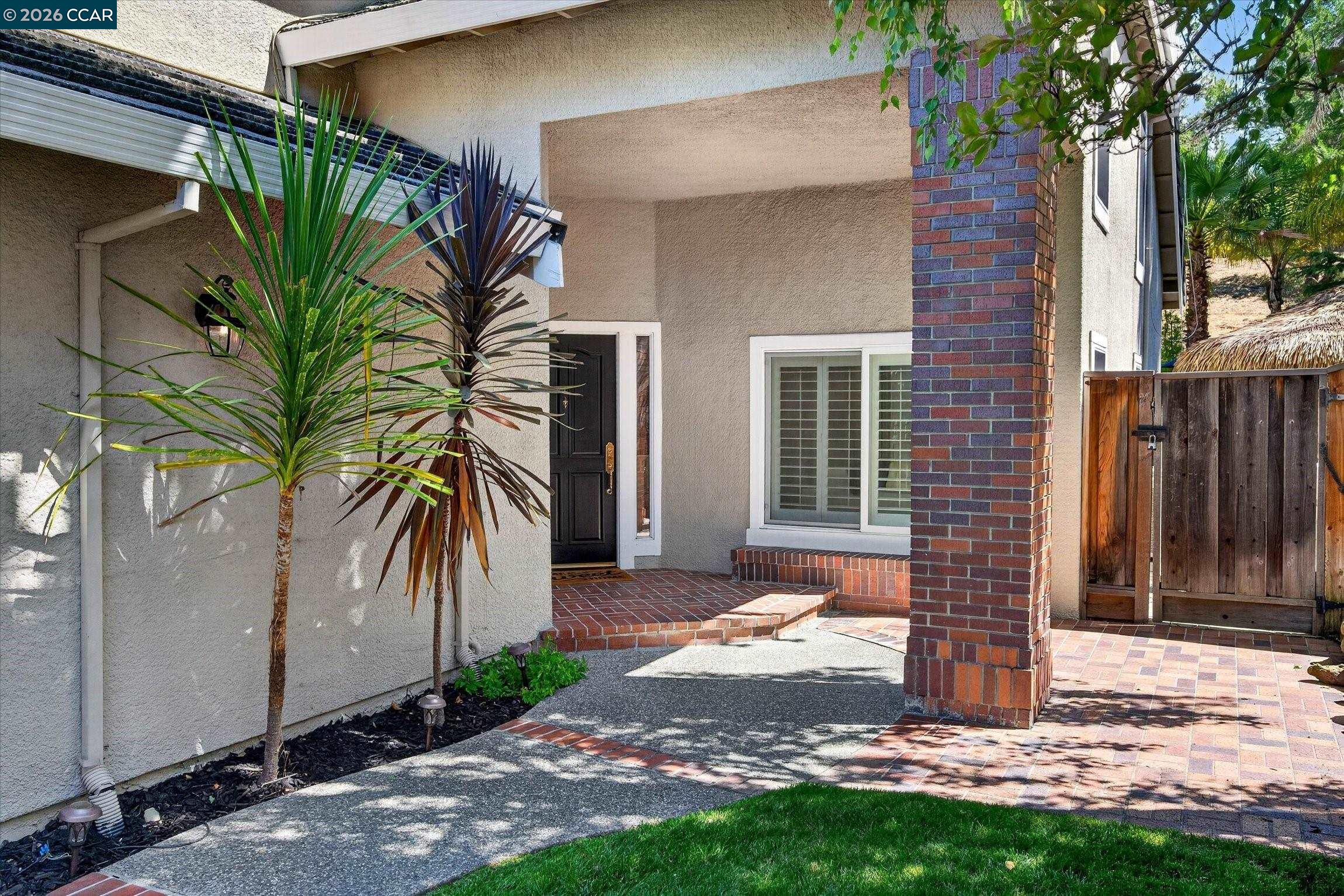 406 Skycrest Dr