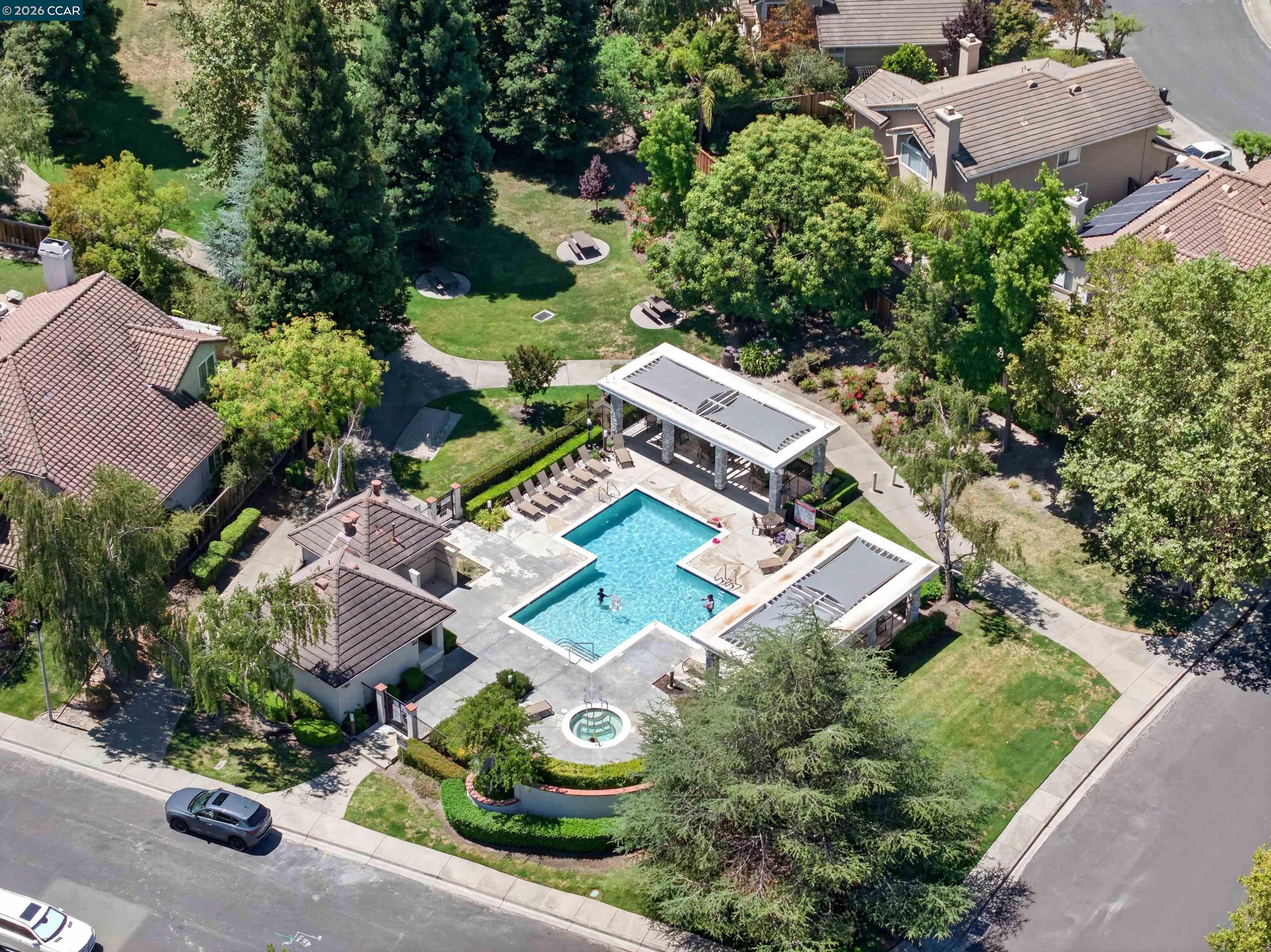 406 Skycrest Dr