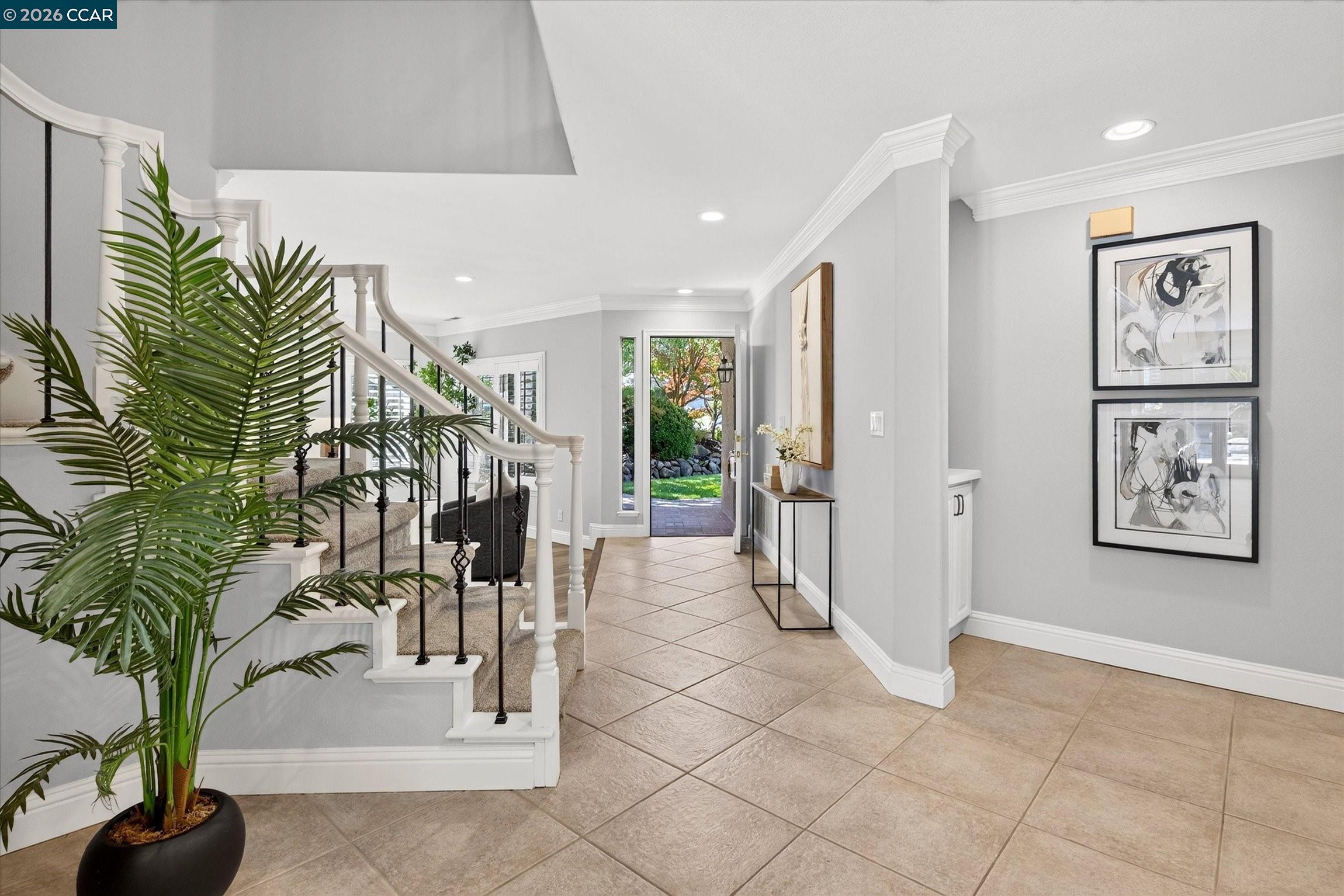 406 Skycrest Dr
