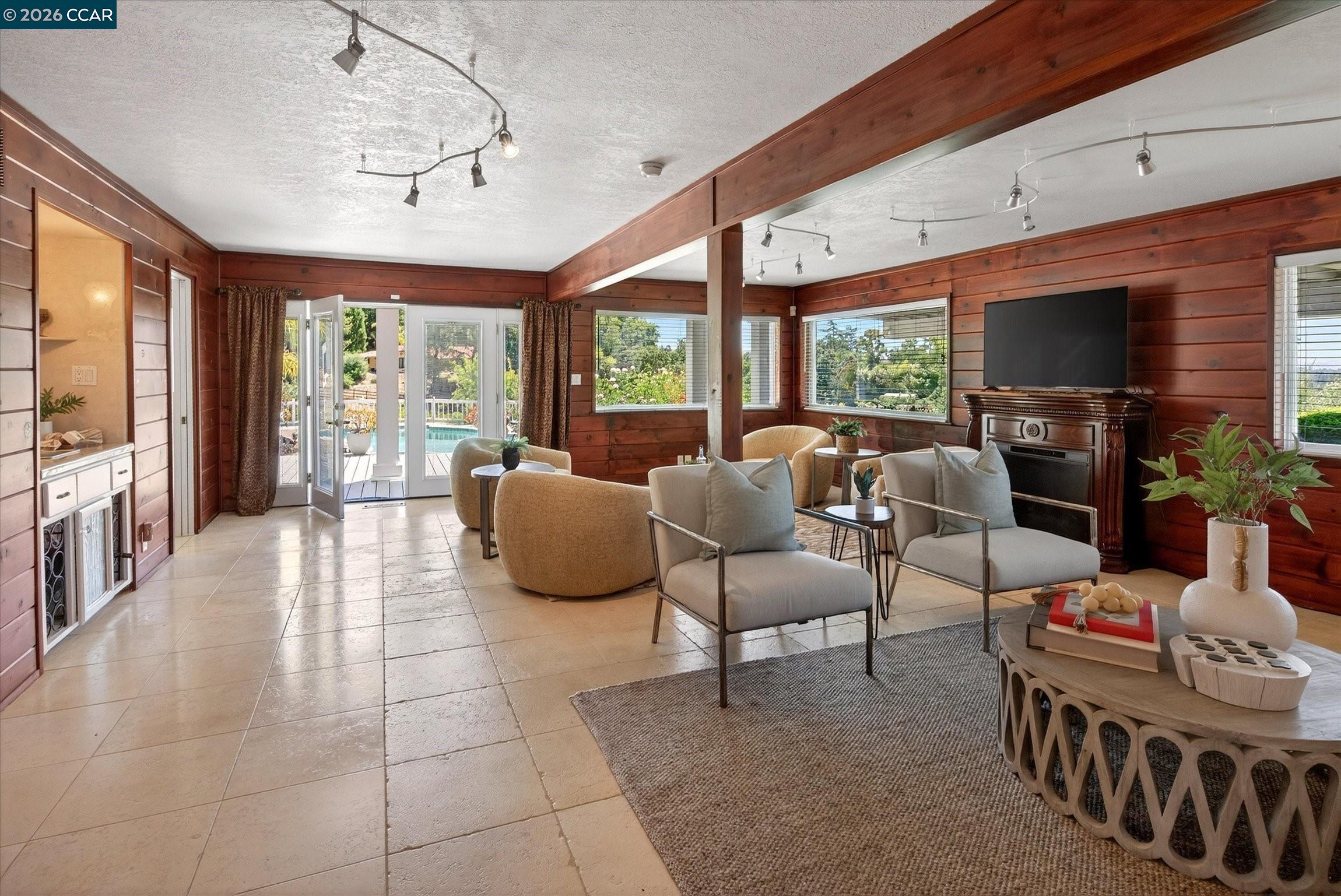671 Logan Ln
