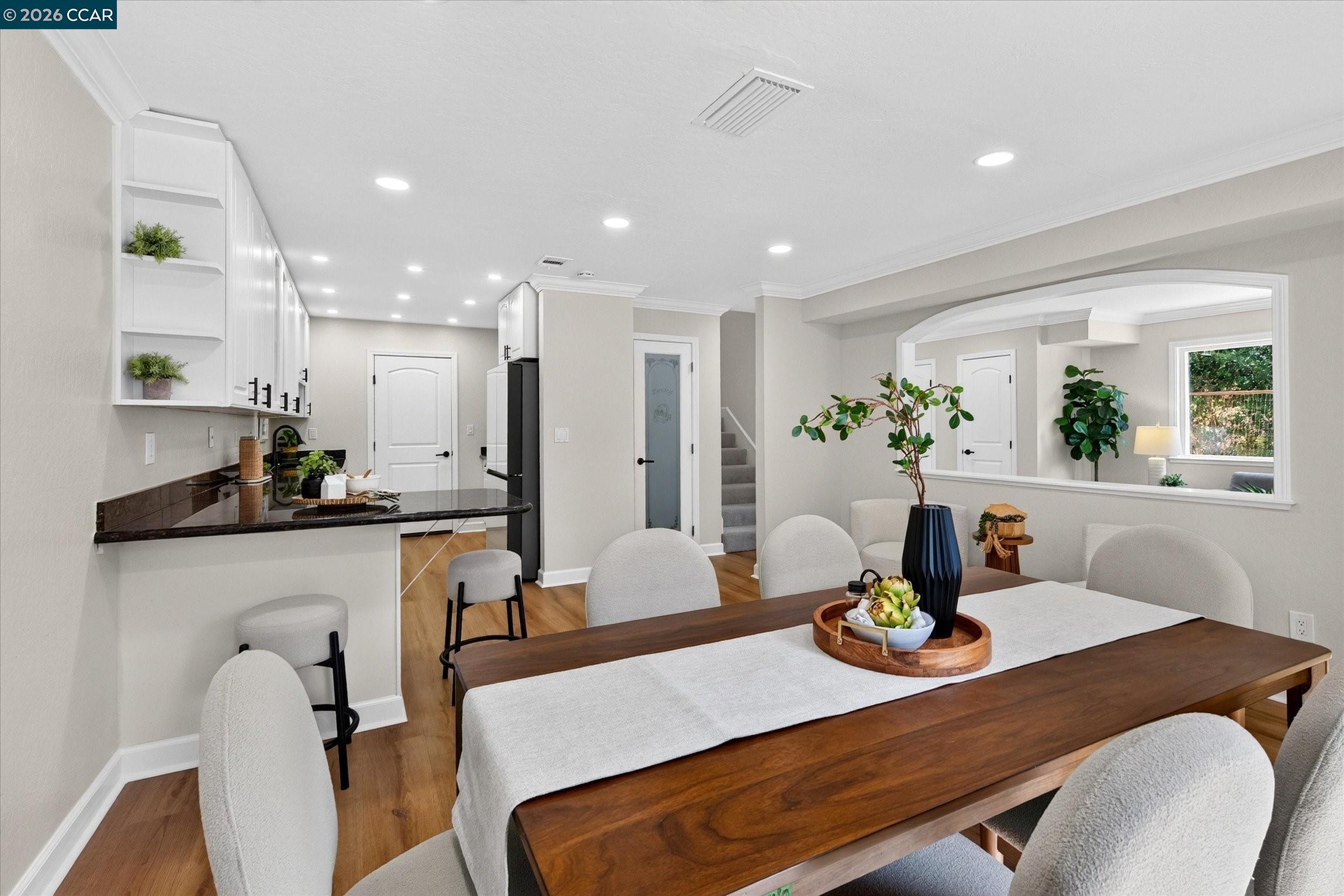584 Mission Pl