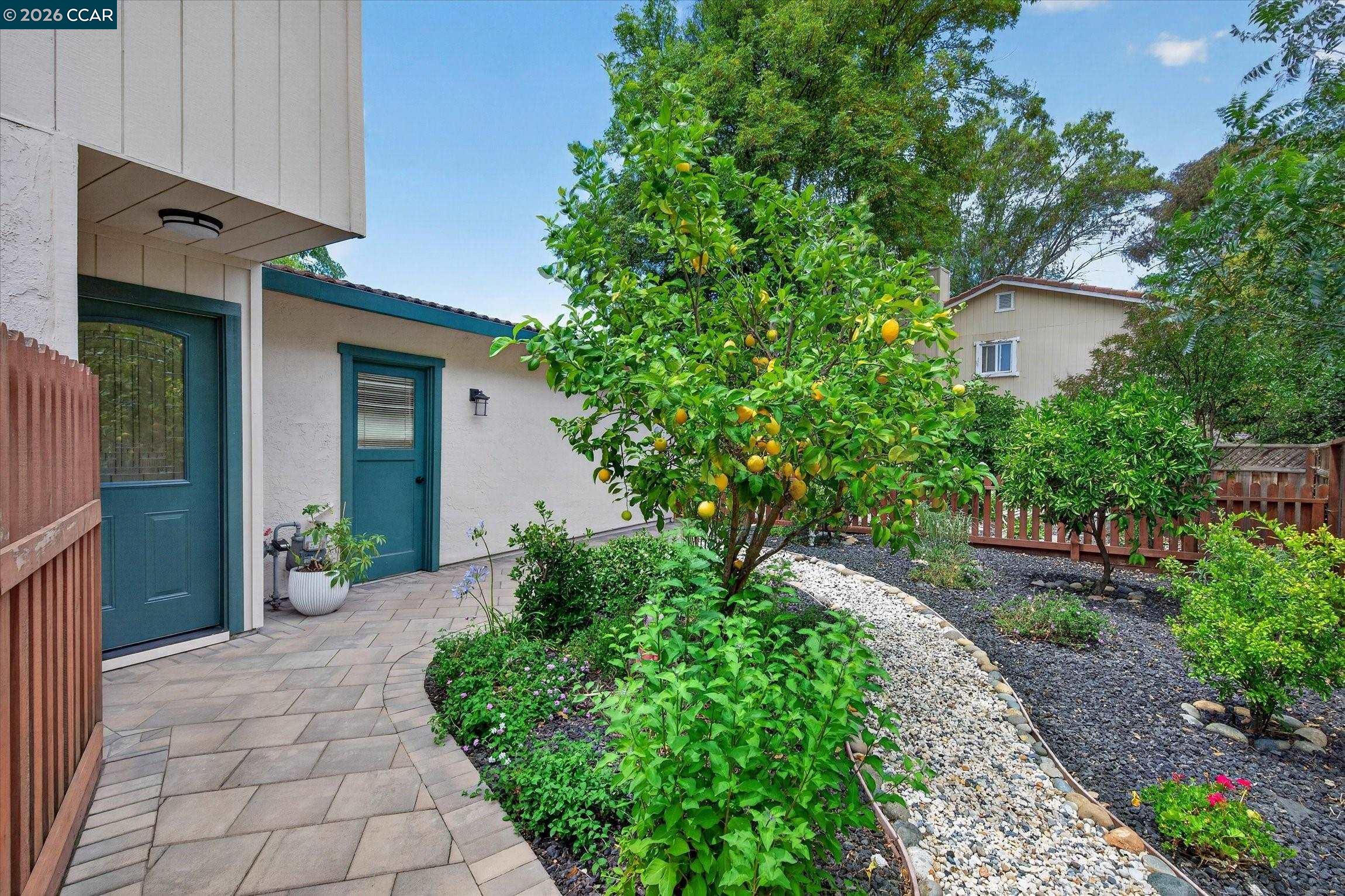 584 Mission Pl