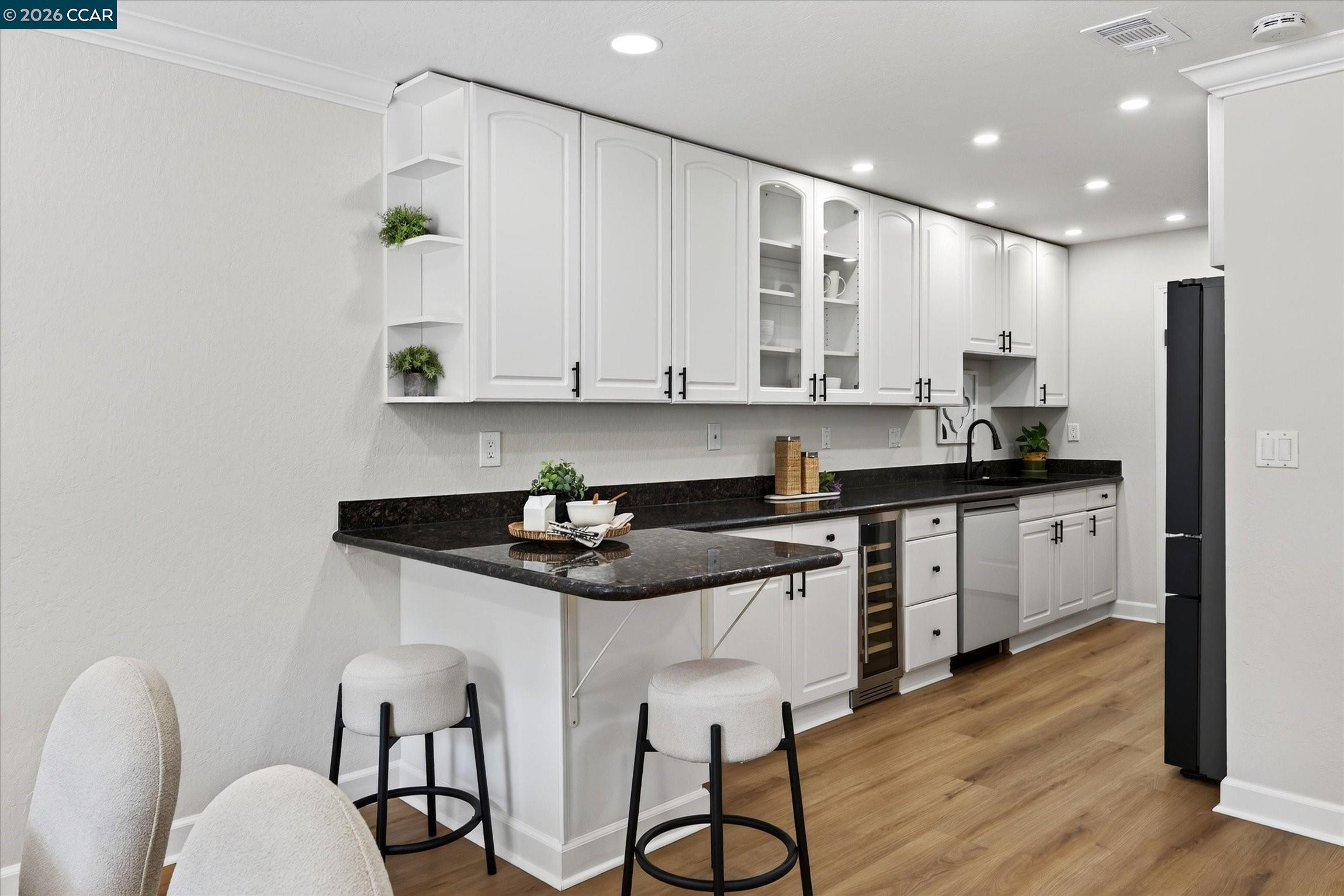 584 Mission Pl