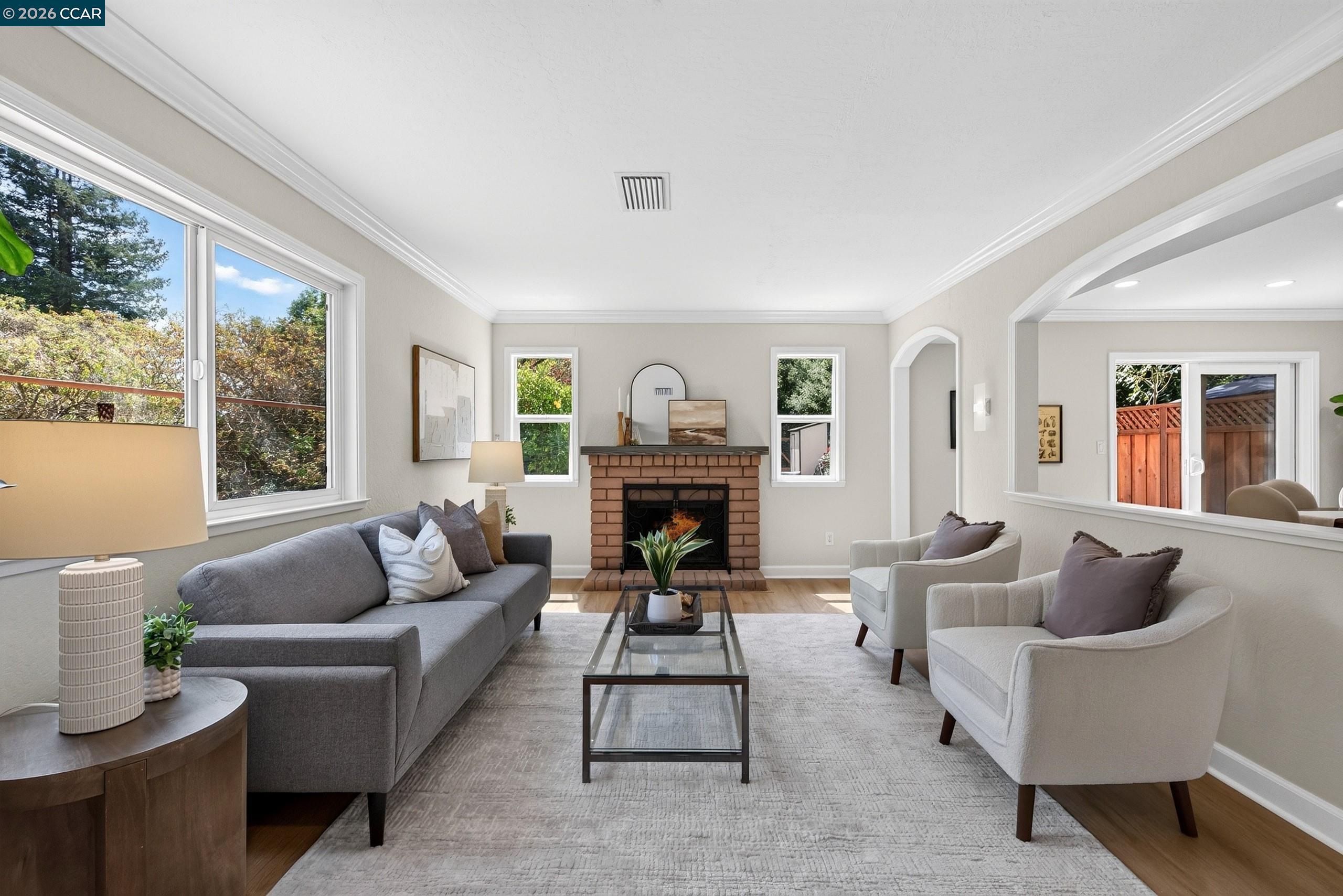 584 Mission Pl