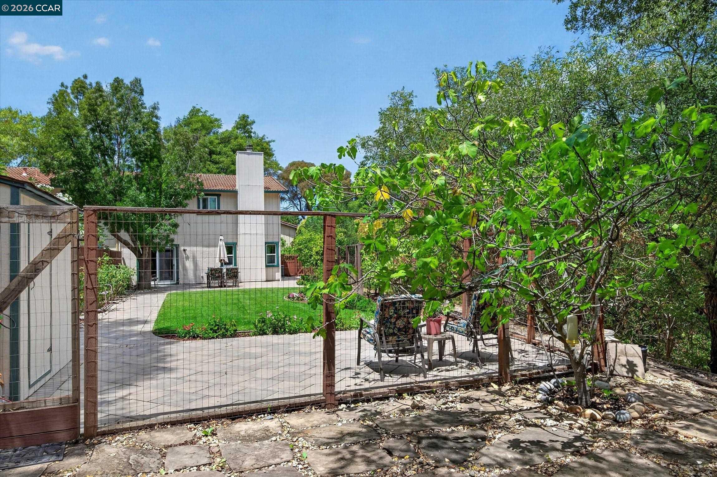 584 Mission Pl