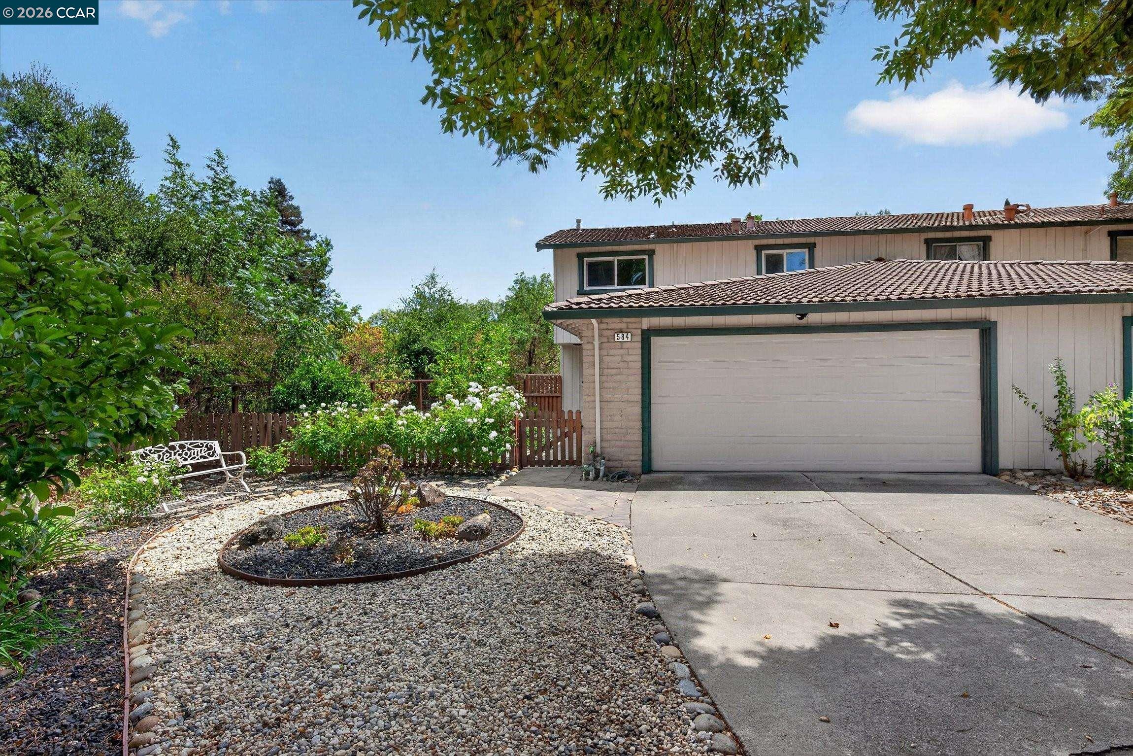 584 Mission Pl