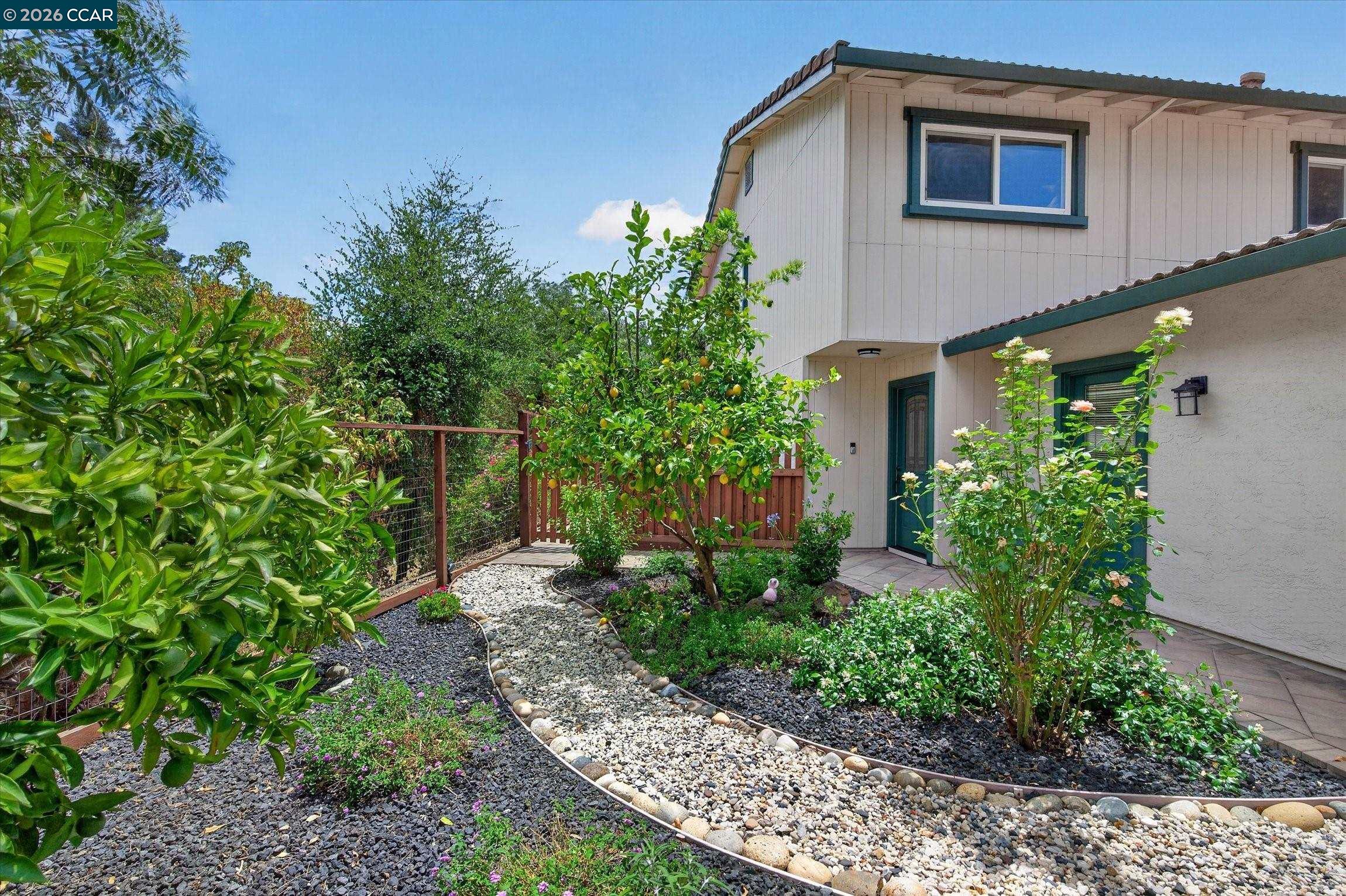 584 Mission Pl