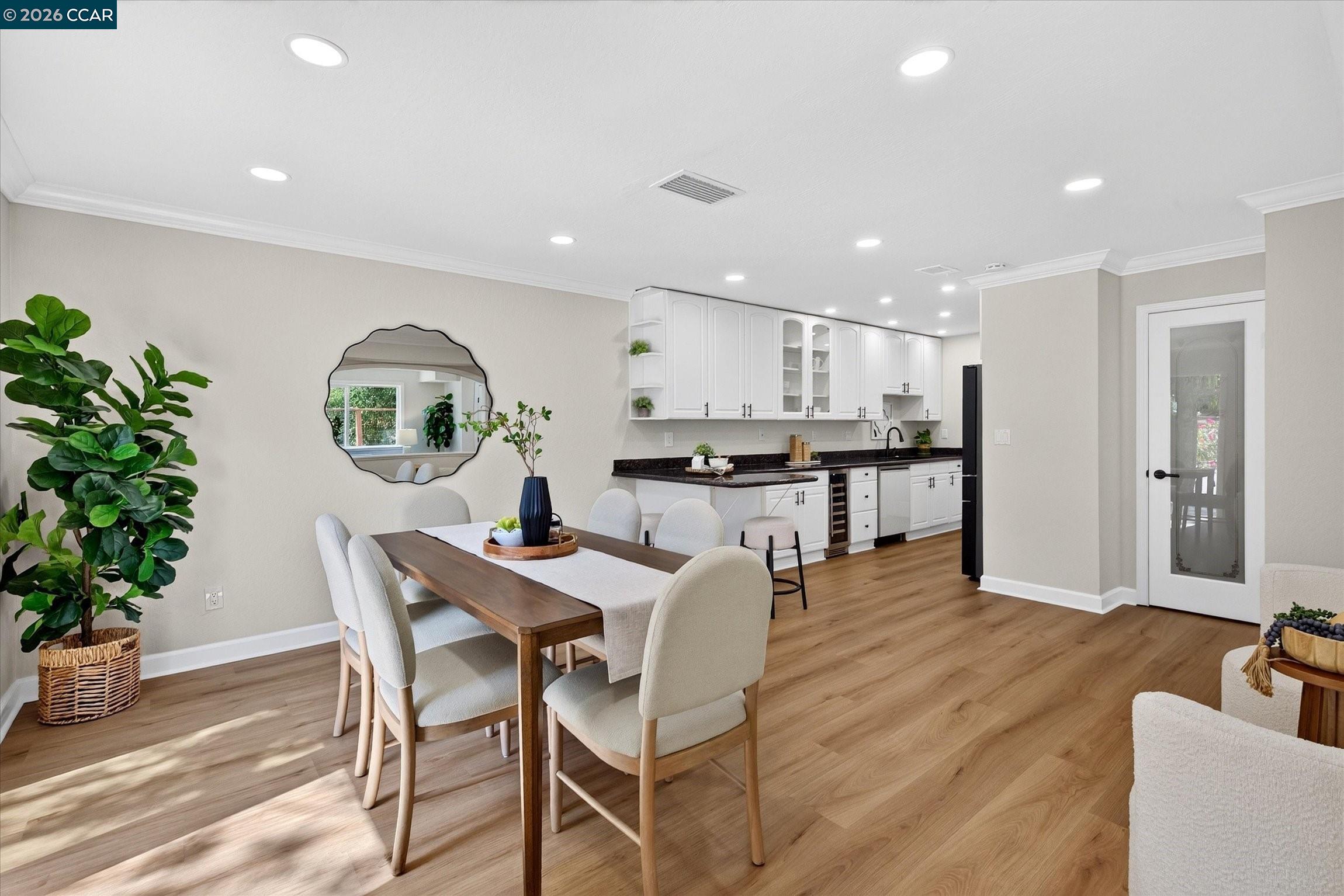 584 Mission Pl