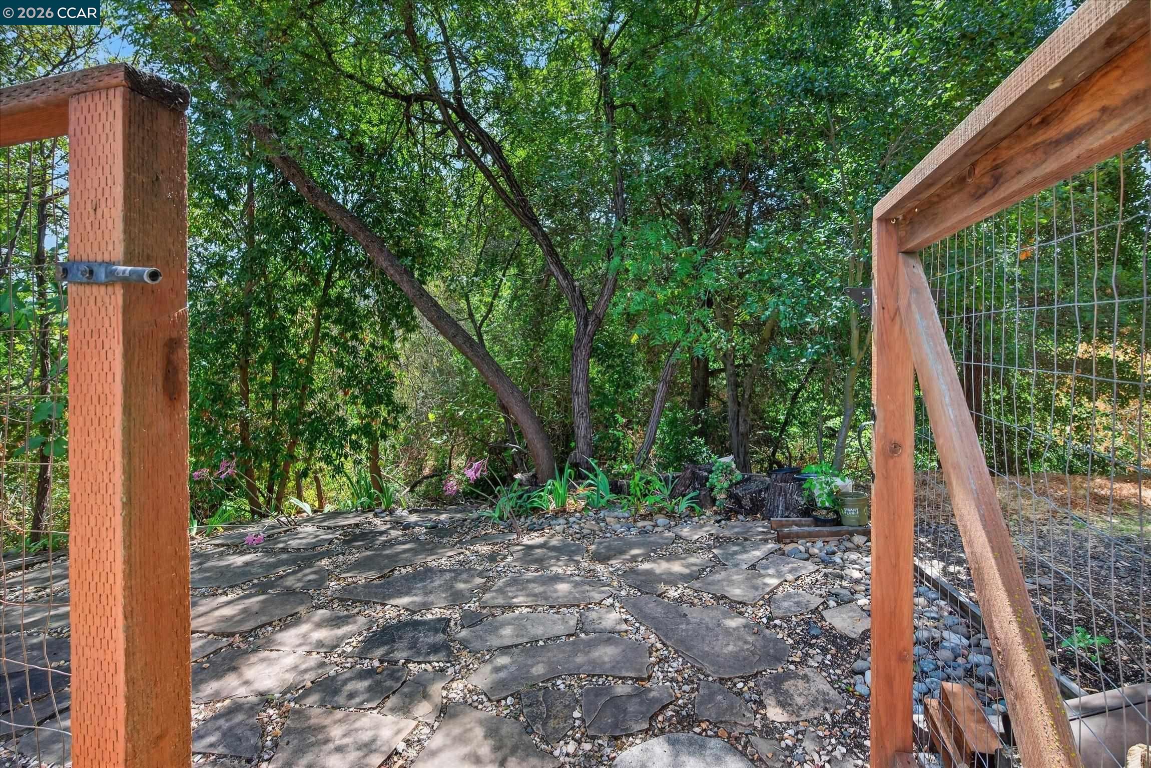 584 Mission Pl