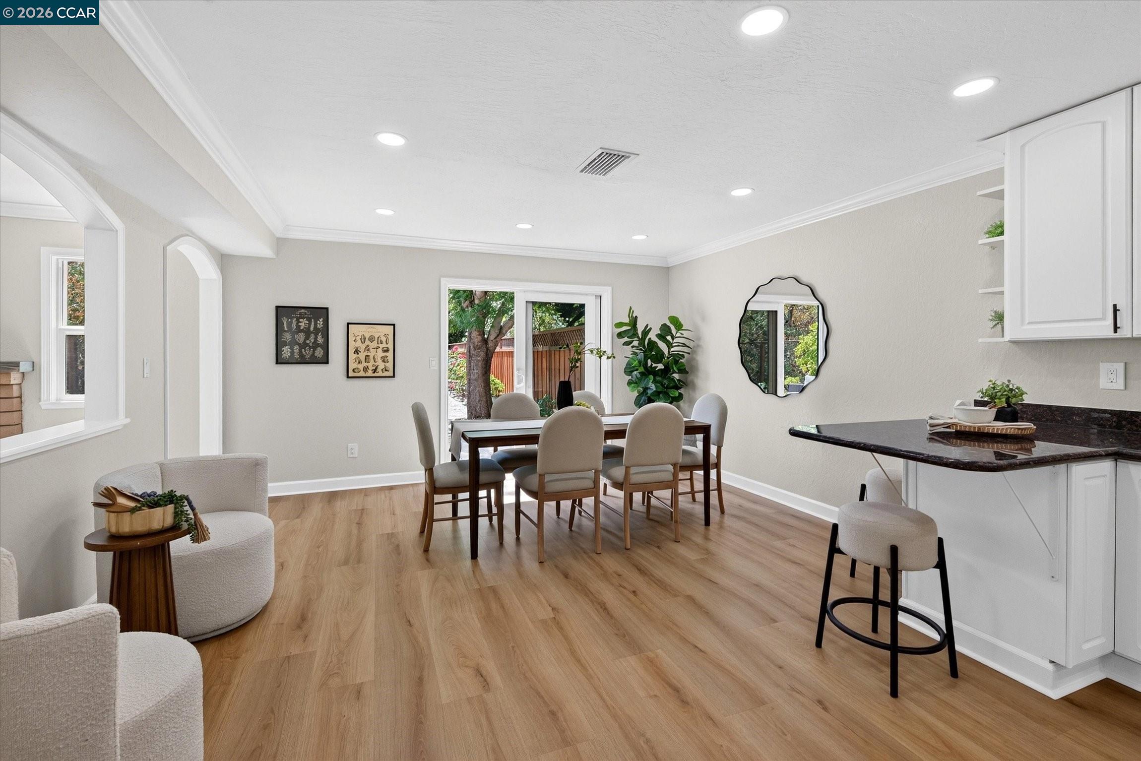 584 Mission Pl