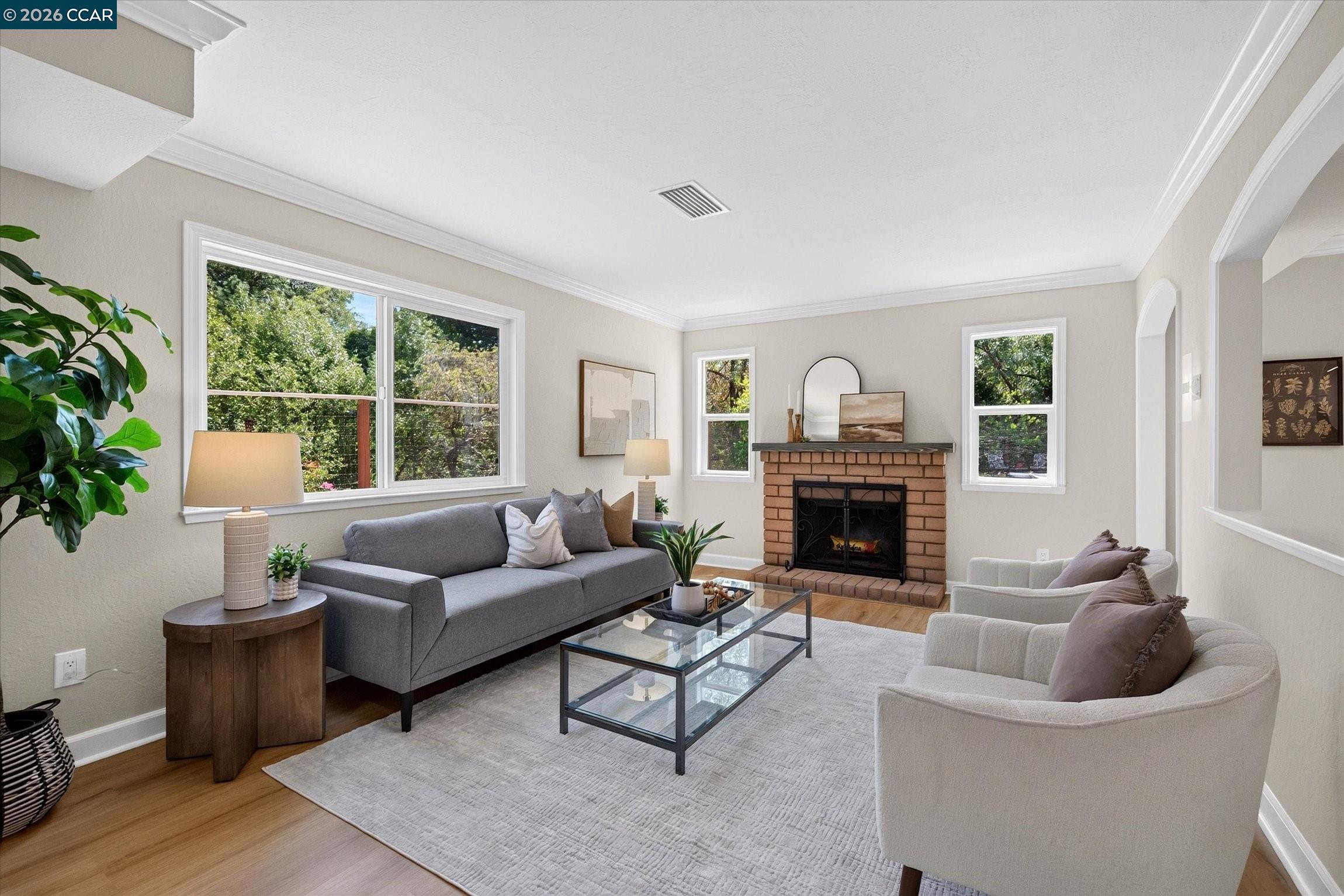 584 Mission Pl